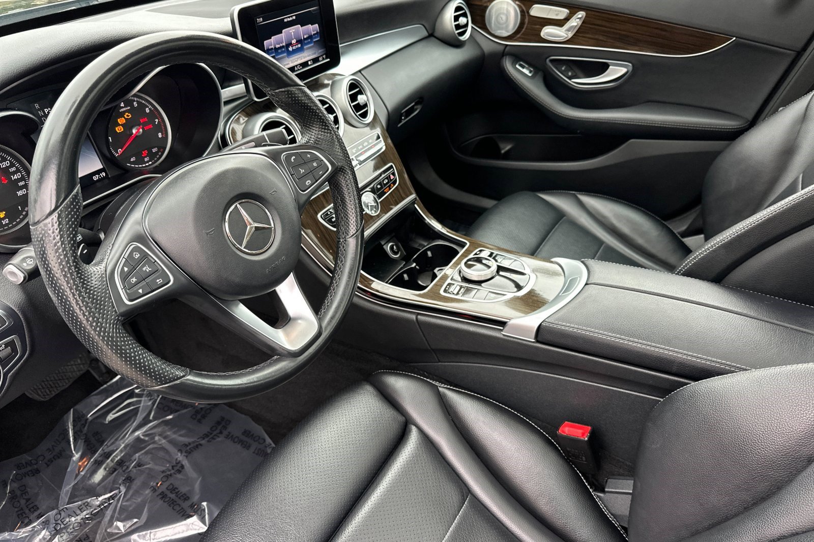 2017 Mercedes Benz C 300 4MATIC Sedan photo 4