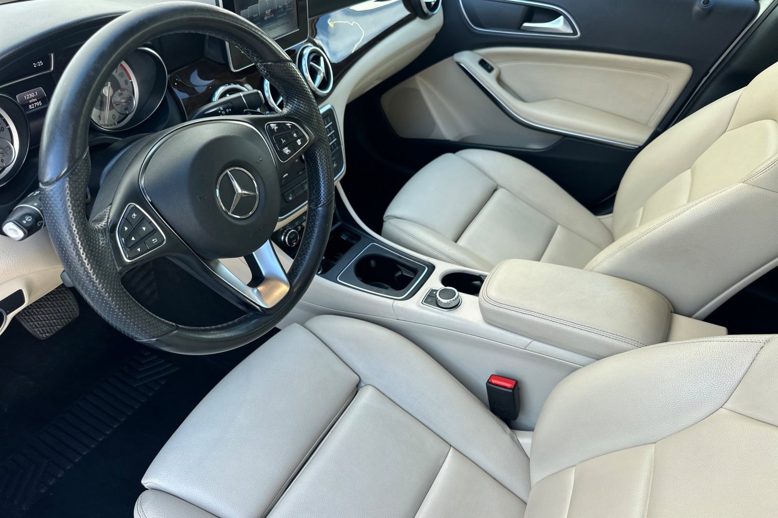 2016 Mercedes Benz GLA 250 photo 4
