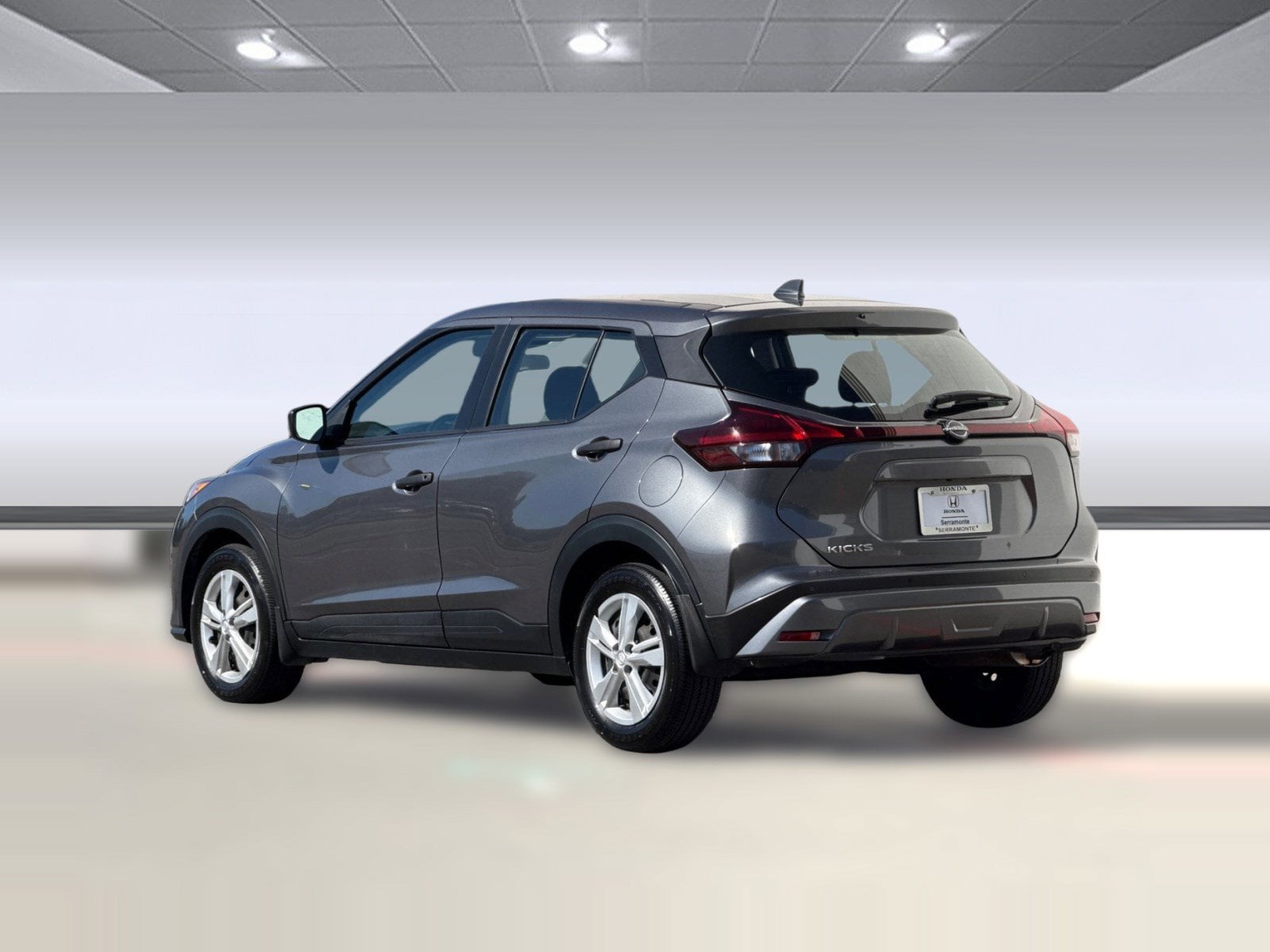 2023 Nissan Kicks S photo 2