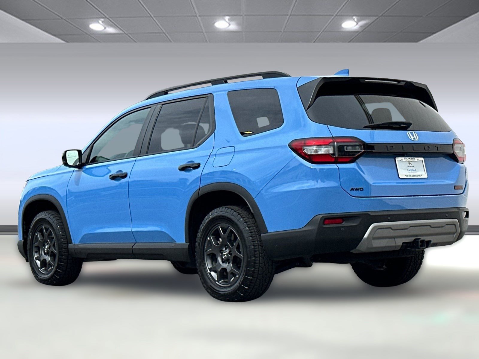 2025 Honda Pilot TrailSport photo 3