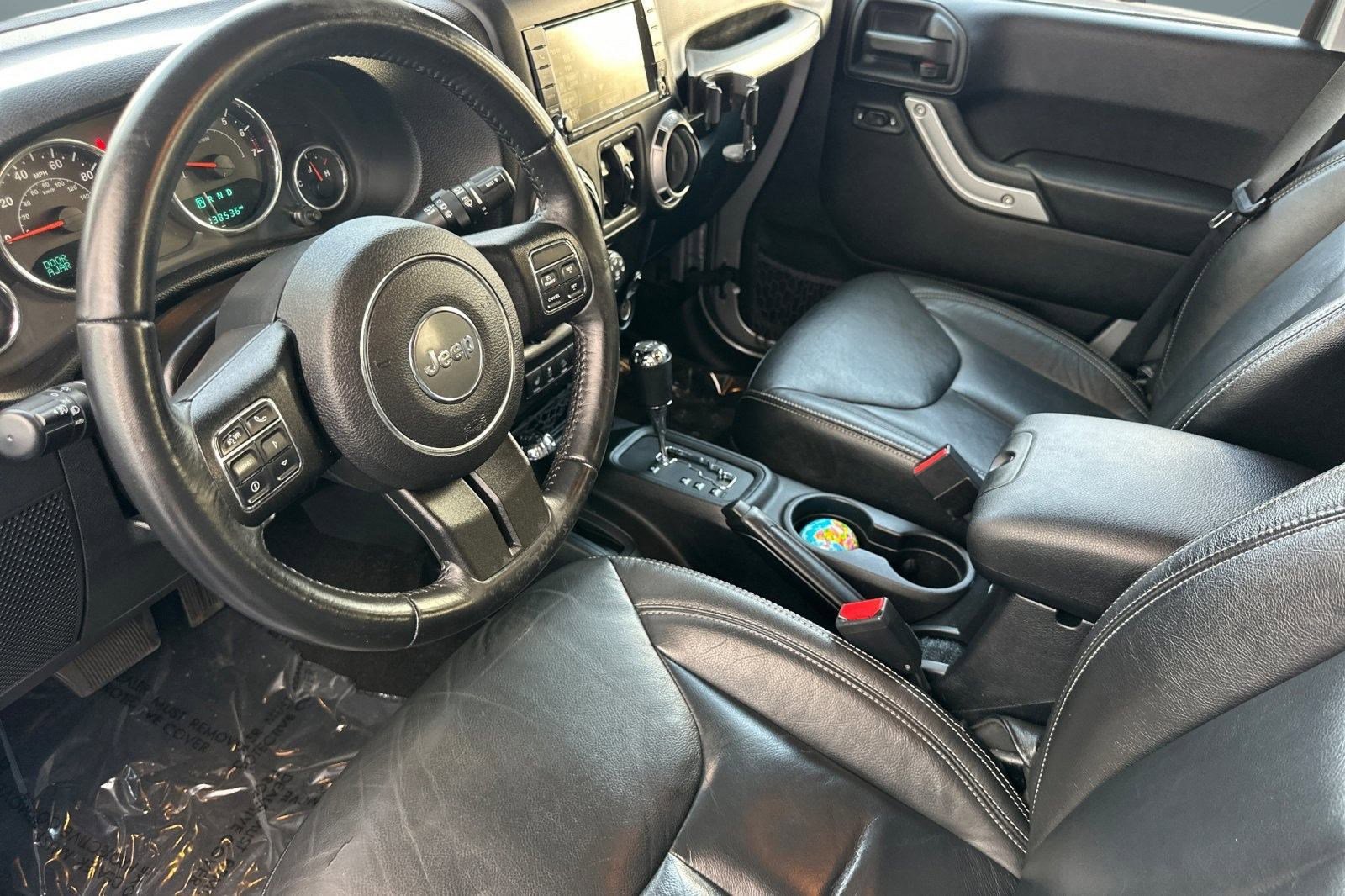 2016 Jeep Wrangler Unlimited Sahara photo 4