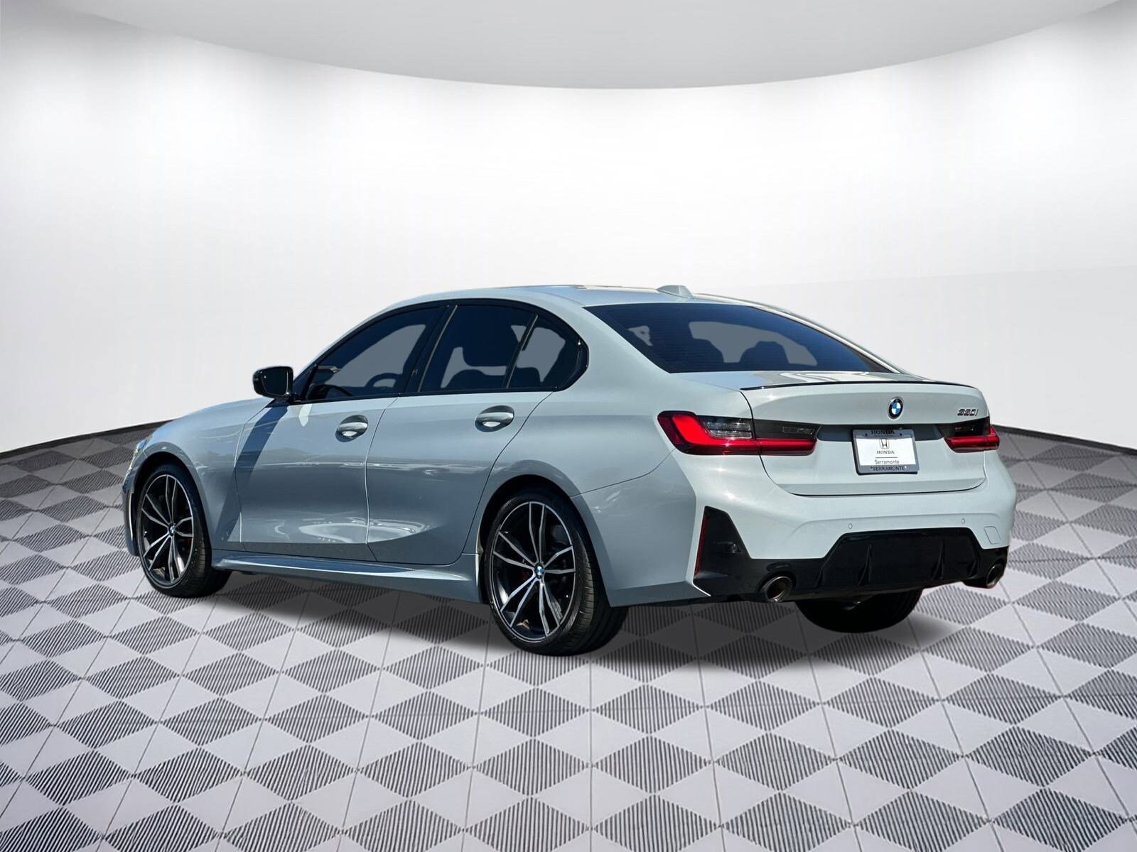 2023 Bmw 330i Sedan photo 3
