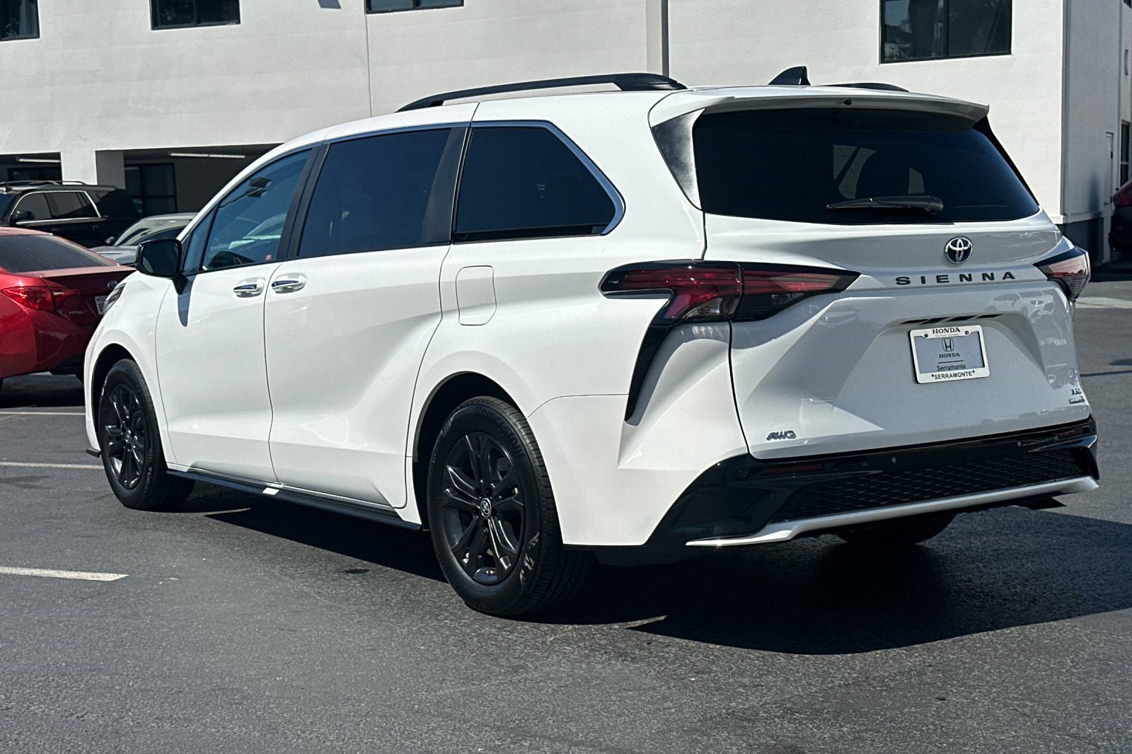2024 Toyota Sienna XSE photo 2
