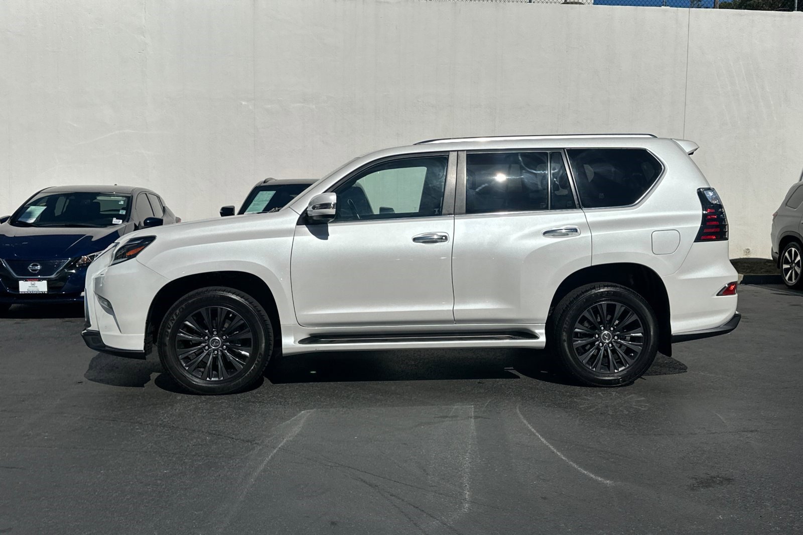 2023 Lexus GX 460 Luxury photo 2