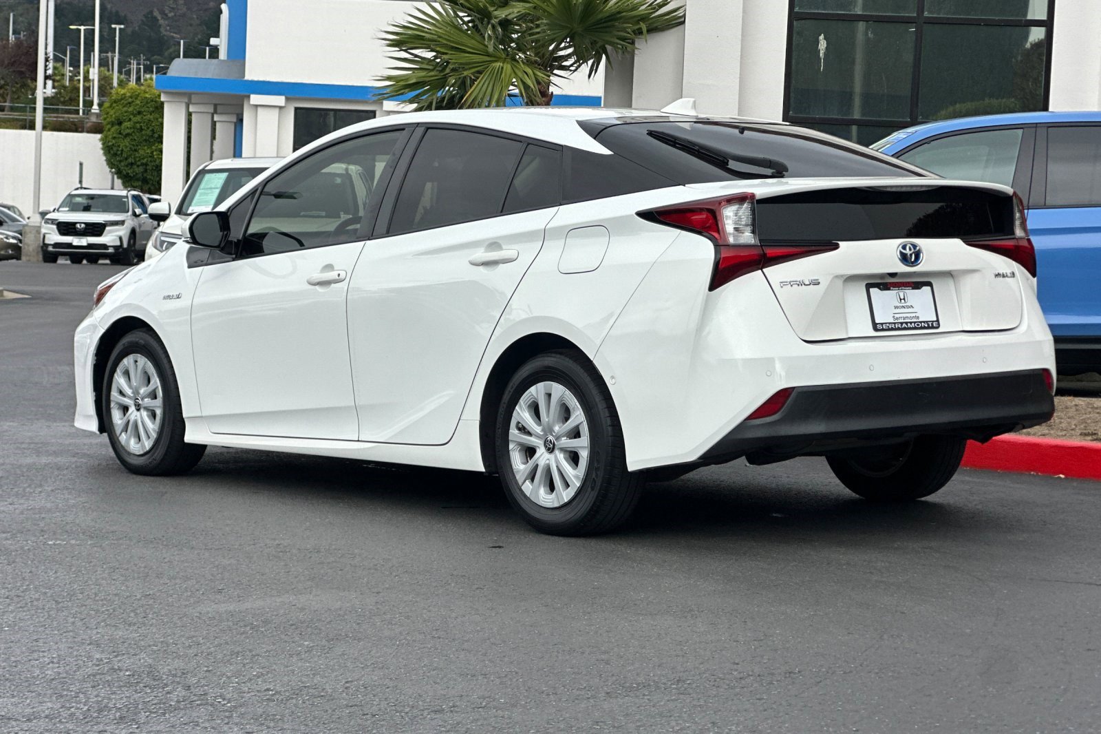 2019 Toyota Prius L Eco photo 3