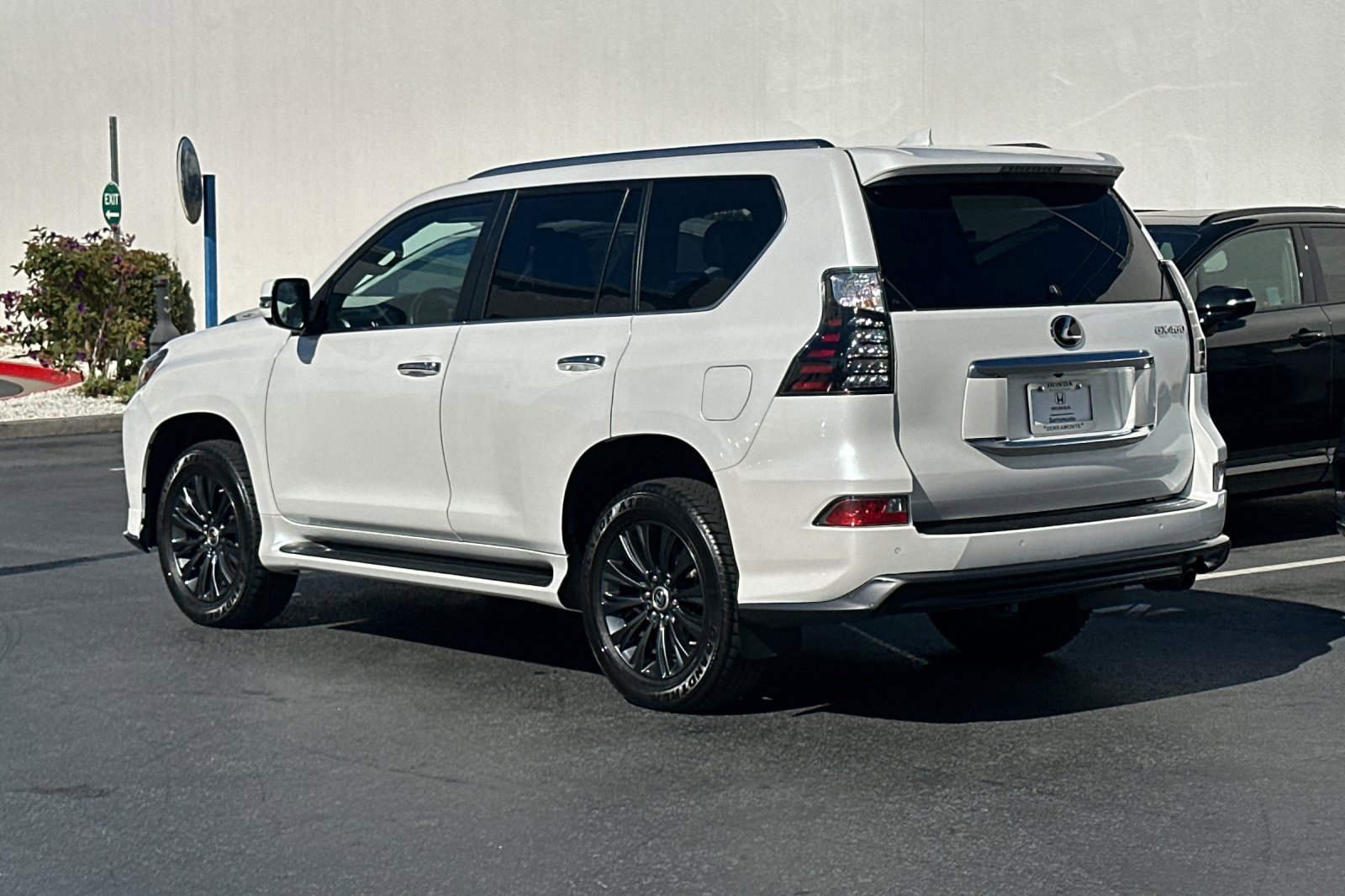 2023 Lexus GX 460 Luxury photo 3