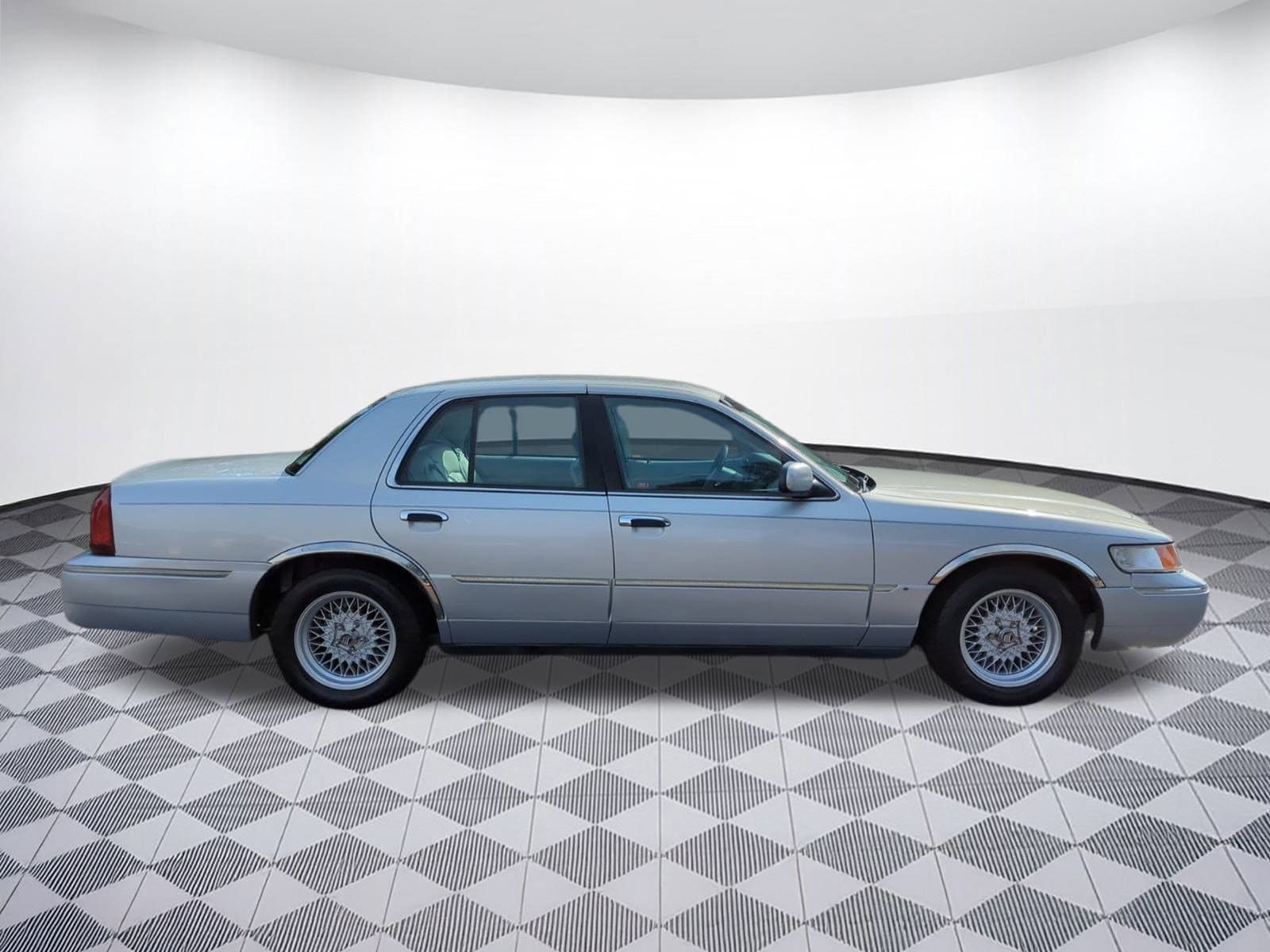 Used 2000 Mercury Grand Marquis LS with VIN 2MEFM75W3YX674613 for sale in Colma, CA