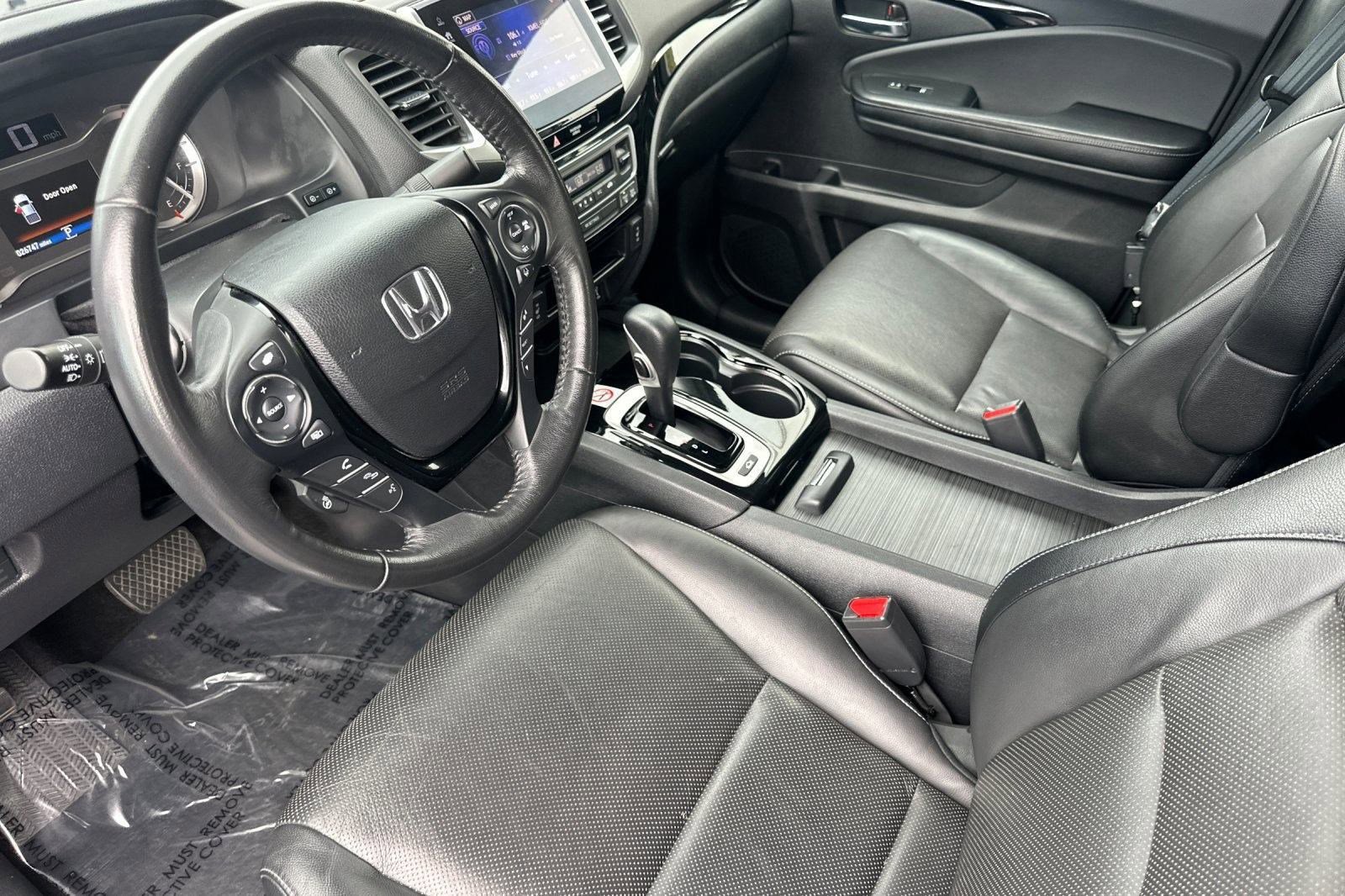 2017 Honda Ridgeline RTL-E photo 4