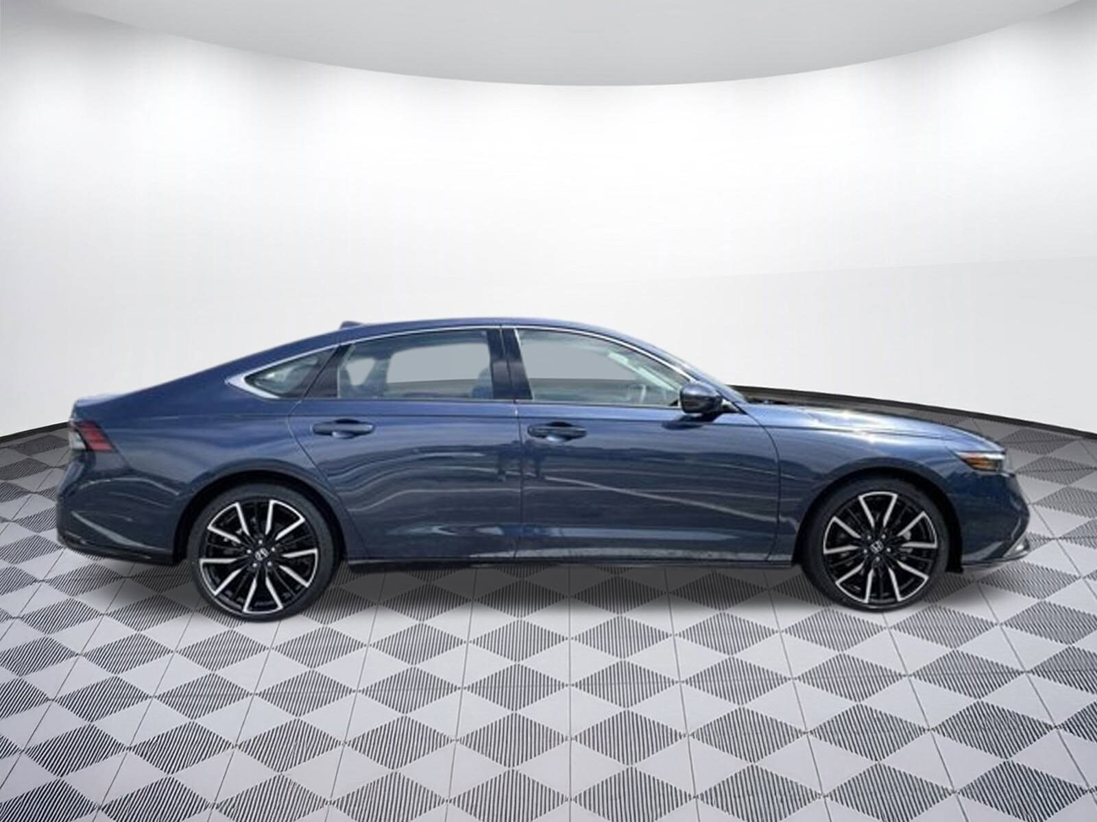 2025 Honda Accord Hybrid Touring photo 2