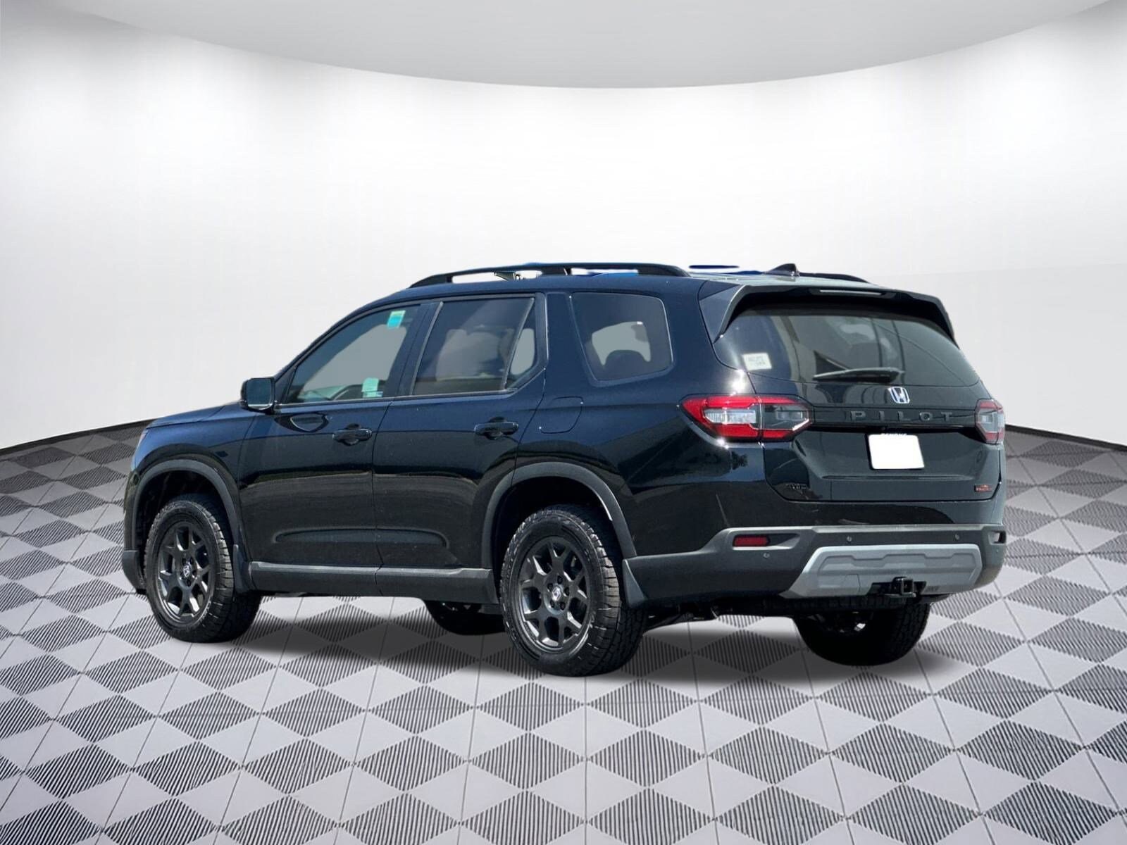 2025 Honda Pilot TrailSport photo 2