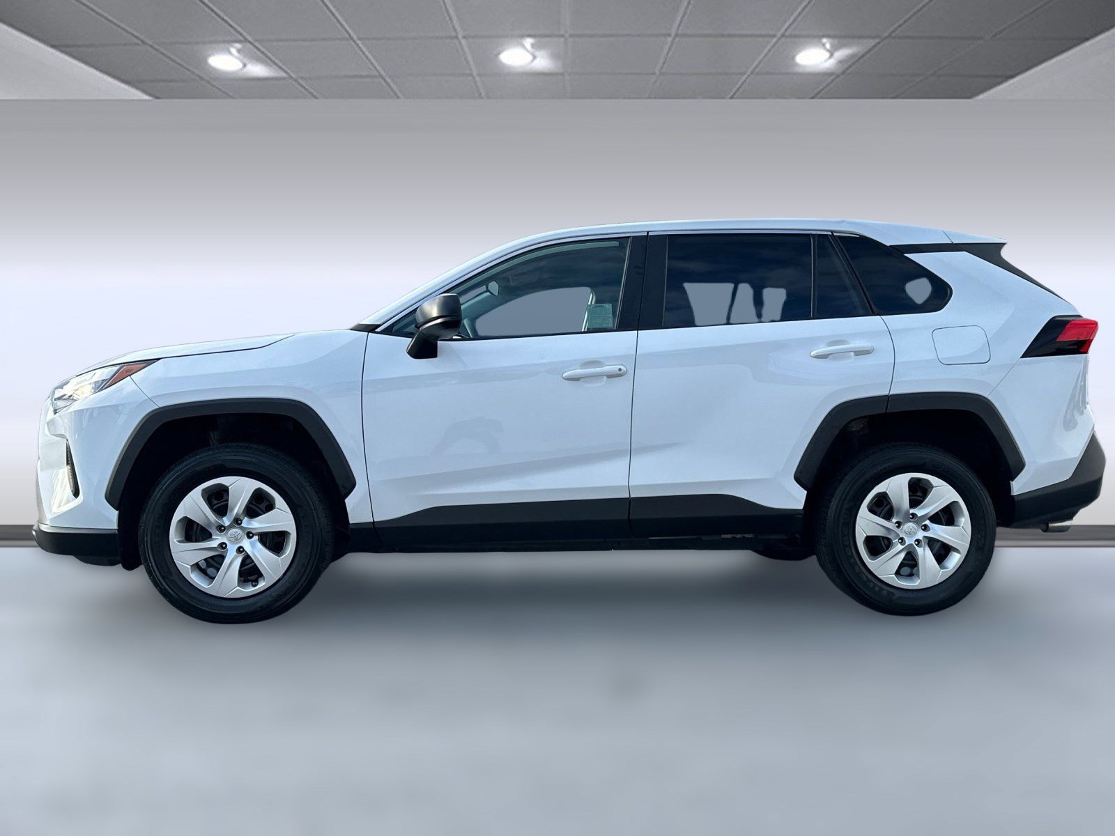 2023 Toyota RAV4 LE photo 3