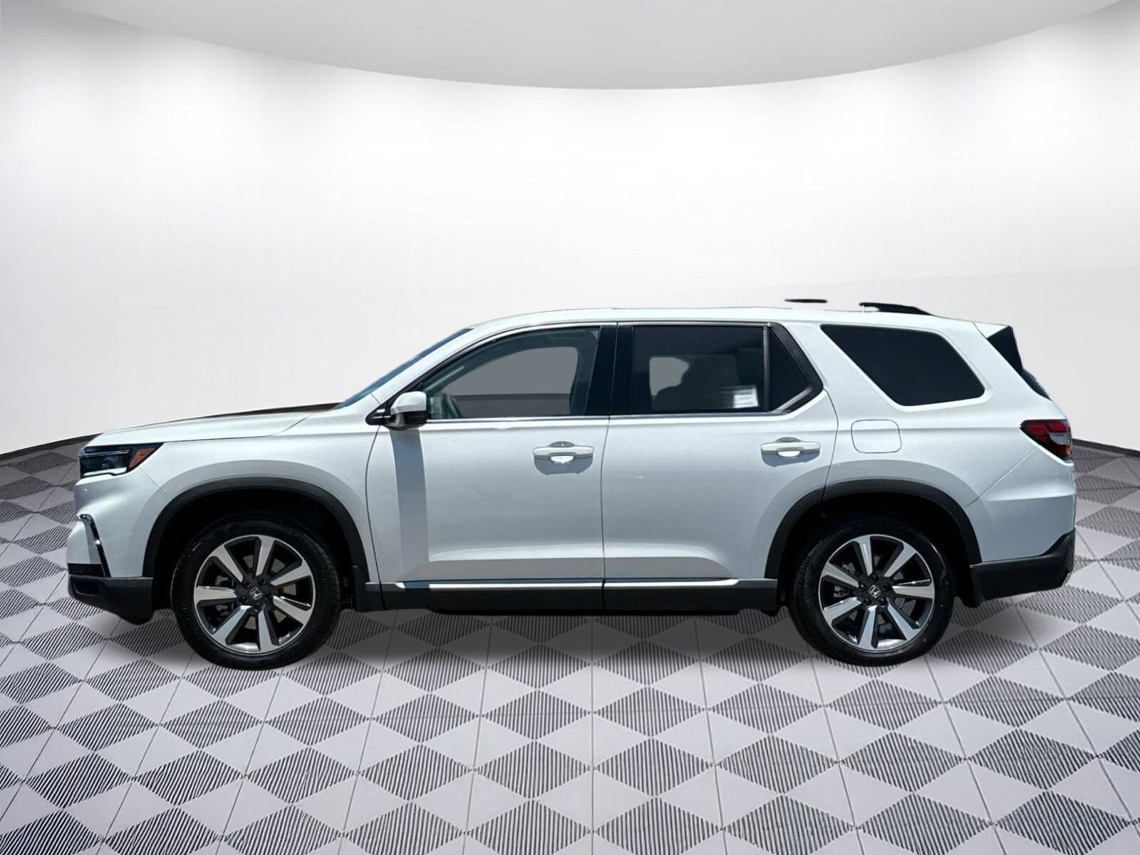 2025 Honda Pilot Touring photo 2
