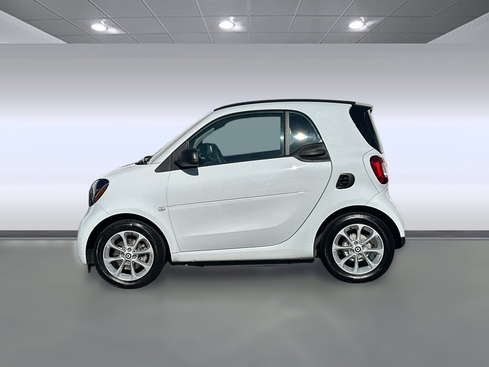 Used 2018 smart fortwo passion with VIN WMEFJ9BAXJK319740 for sale in Colma, CA