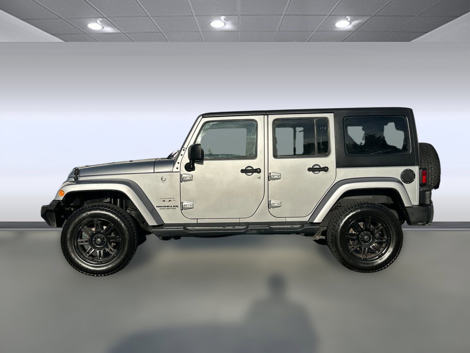 2016 Jeep Wrangler Unlimited Sahara photo 2