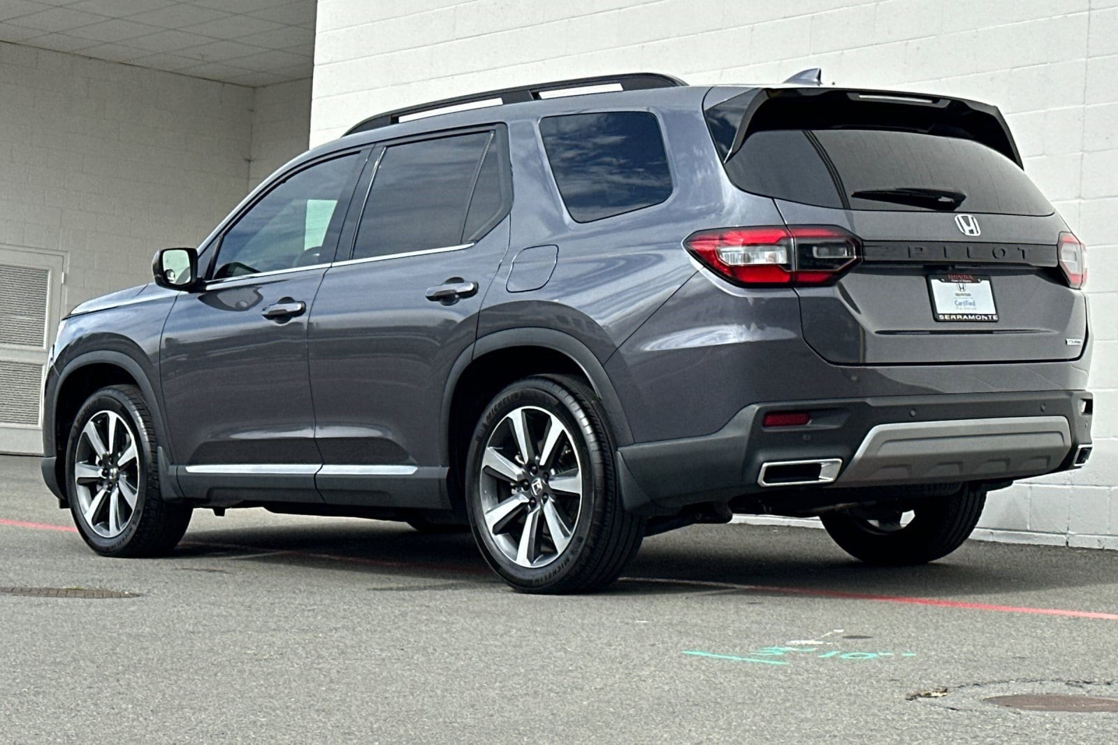 2024 Honda Pilot Touring photo 3