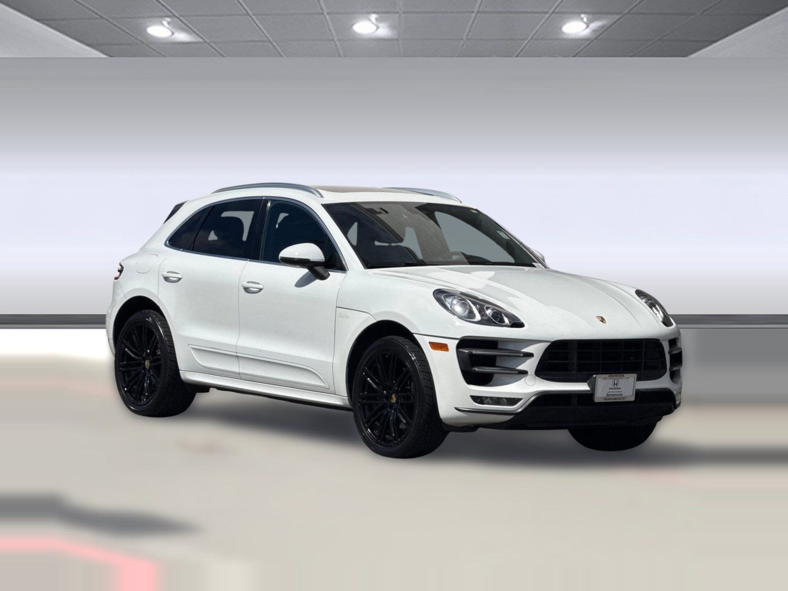 2016 Porsche Macan Turbo photo 5