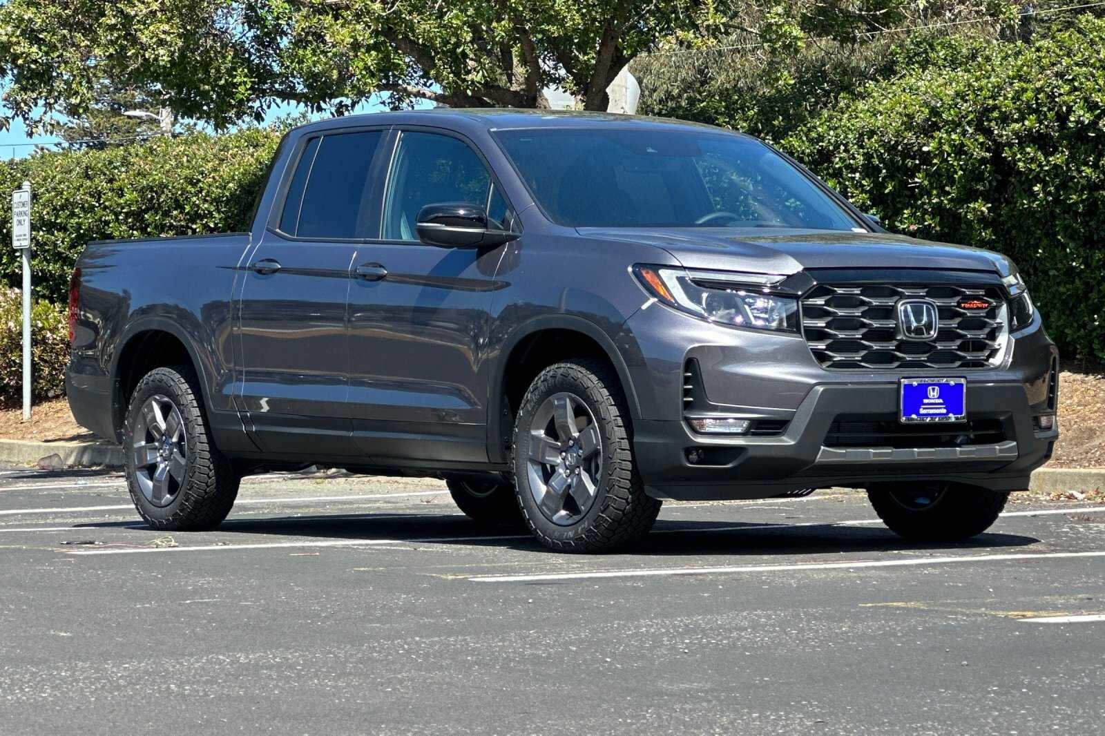 2024 Honda Ridgeline TrailSport photo 2