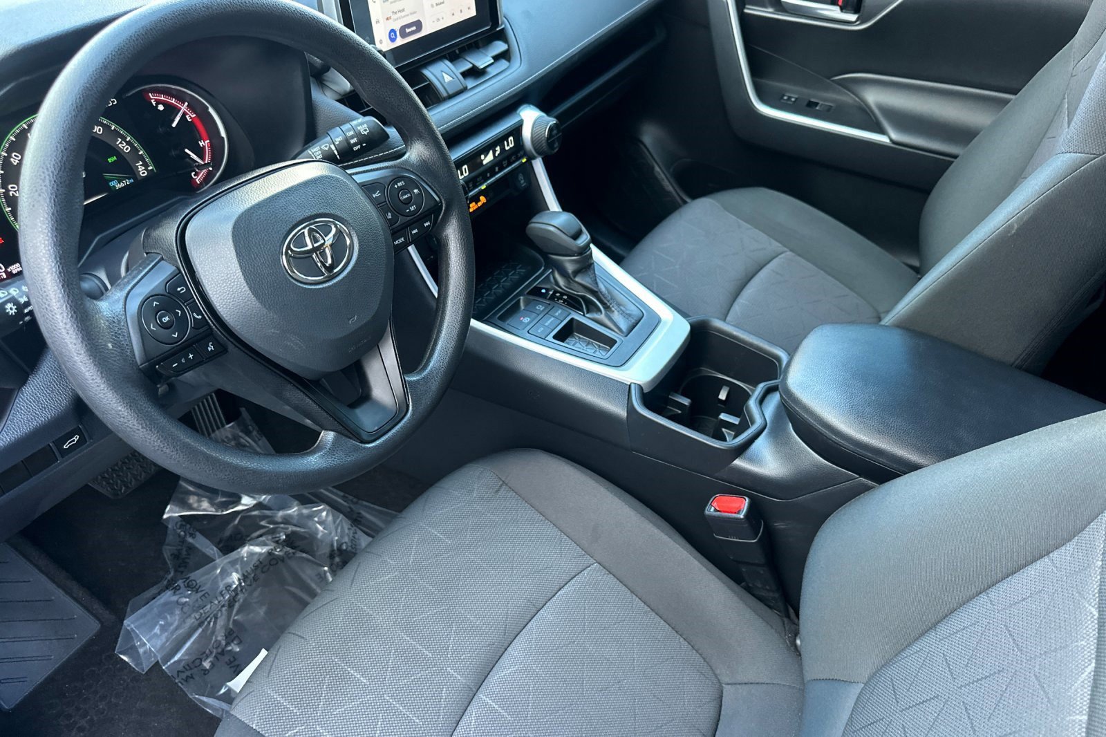 2023 Toyota RAV4 XLE photo 4