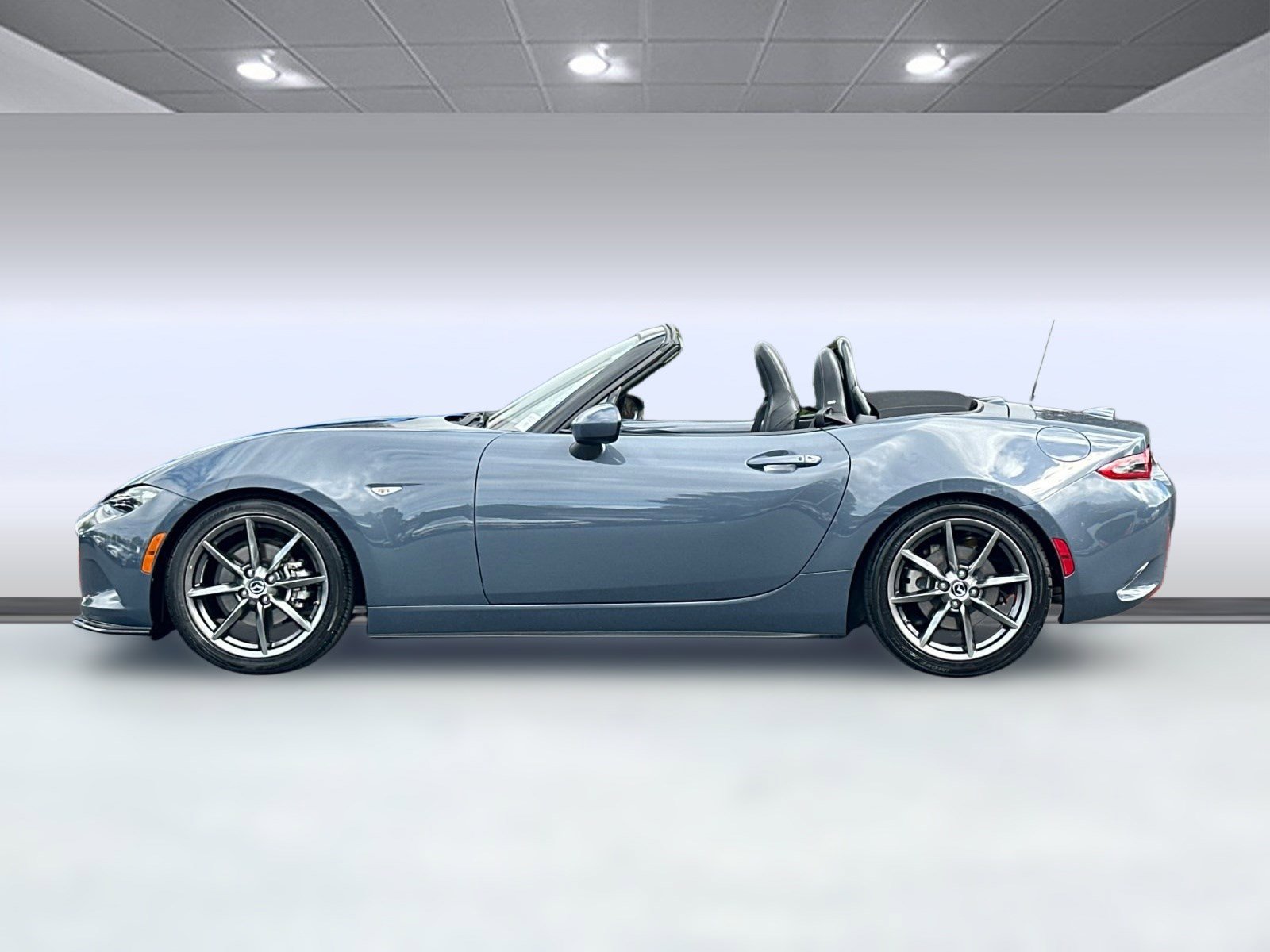 2021 Mazda MX-5 Miata Miata Grand Touring photo 2