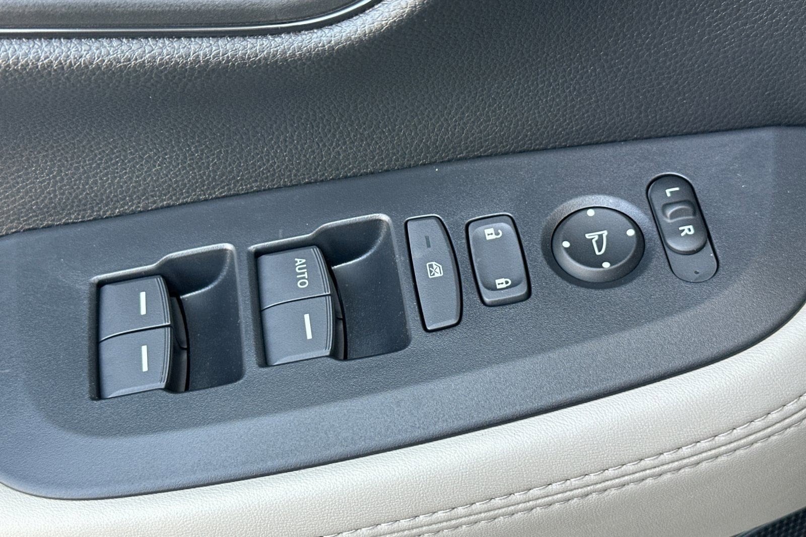 2026 Honda HR-V LX - Photo 13