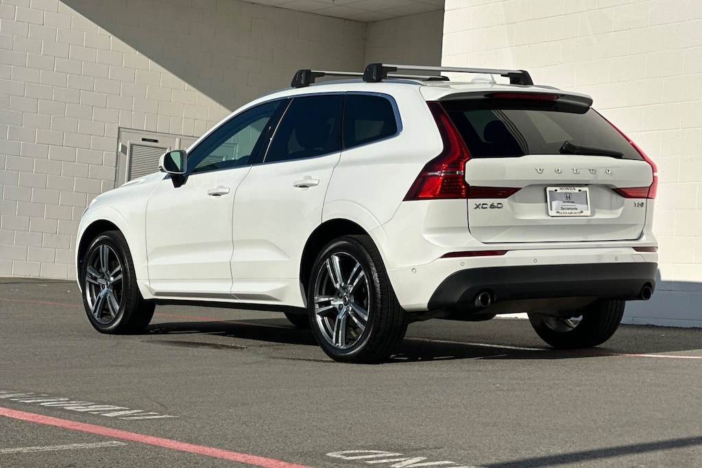Used 2018 Volvo XC60 T5 AWD Momentum SUV