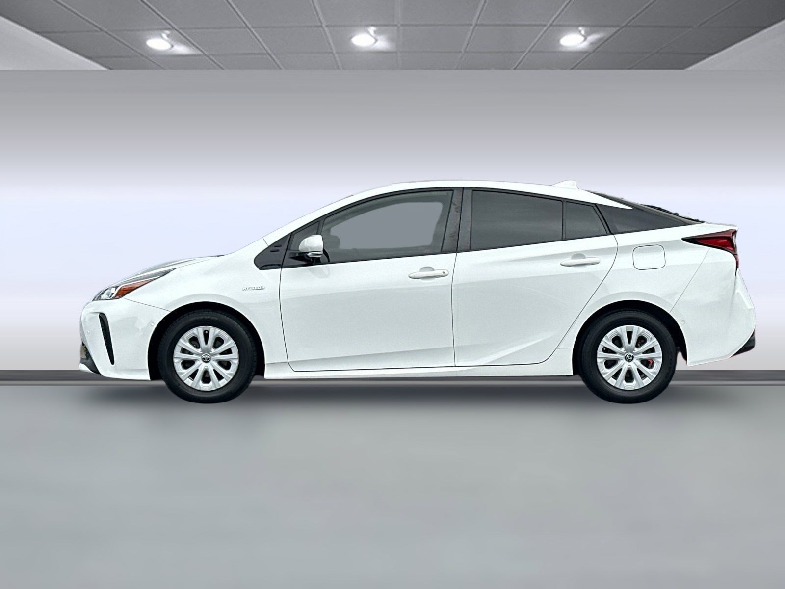 2019 Toyota Prius L Eco photo 2