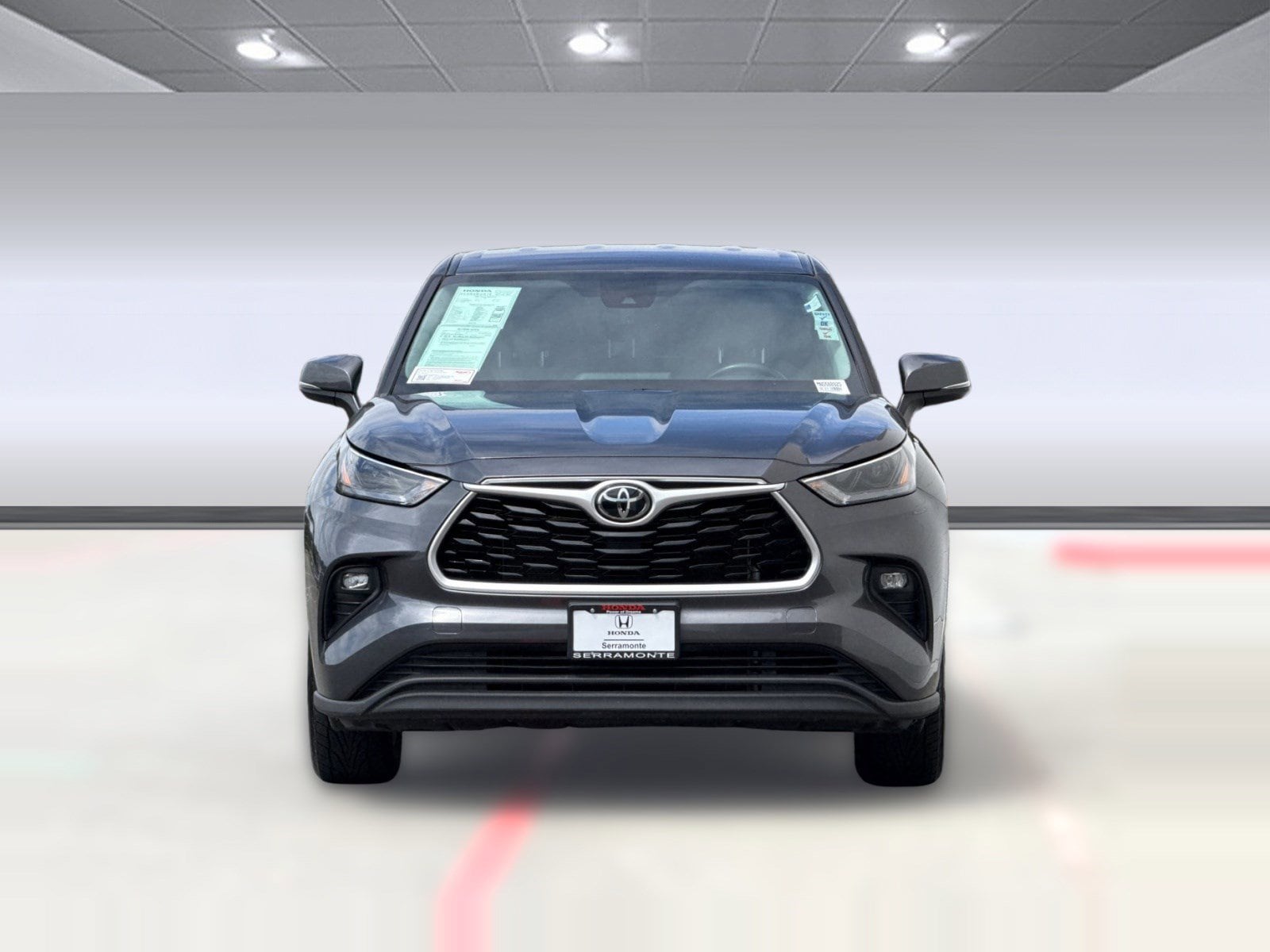 2022 Toyota Highlander LE photo 4