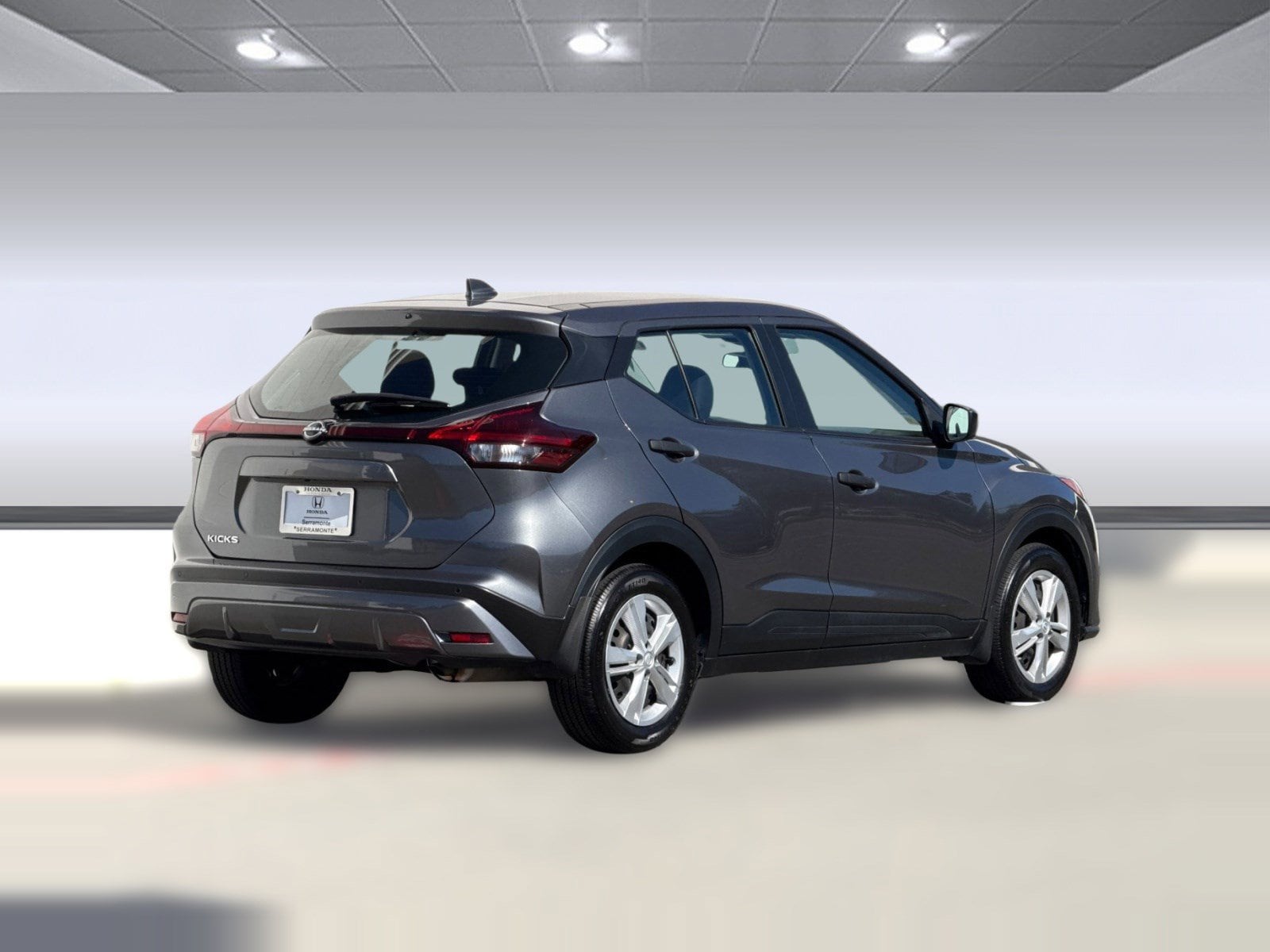 2023 Nissan Kicks S photo 3