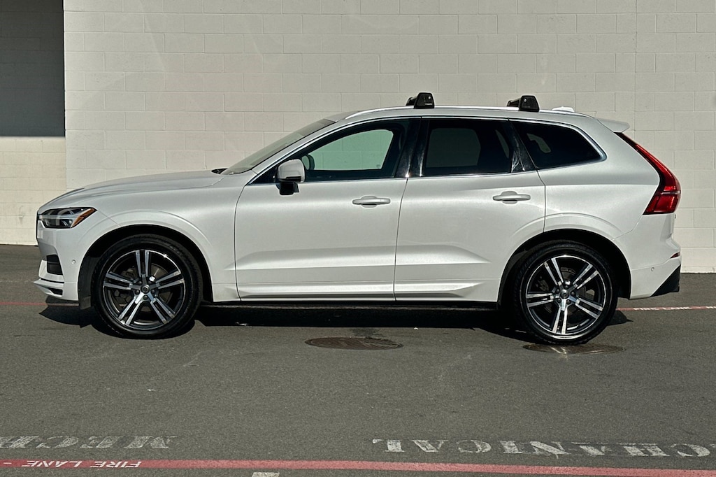 Used 2018 Volvo XC60 T5 AWD Momentum SUV