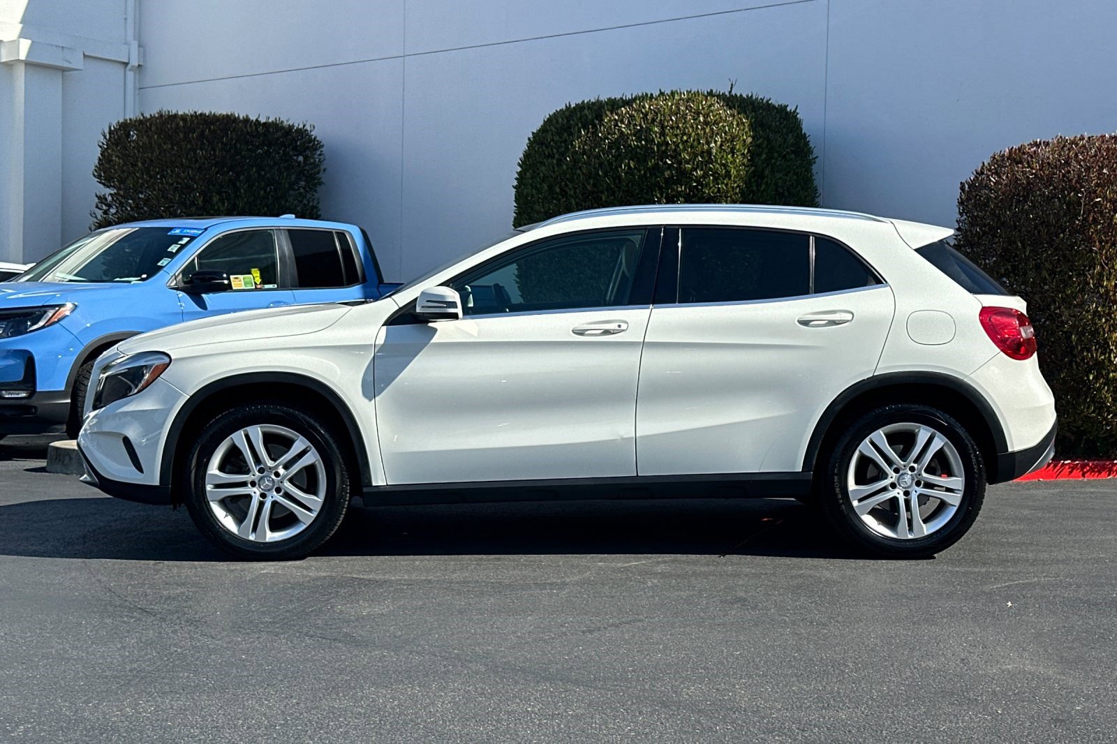 2016 Mercedes Benz GLA 250 photo 2