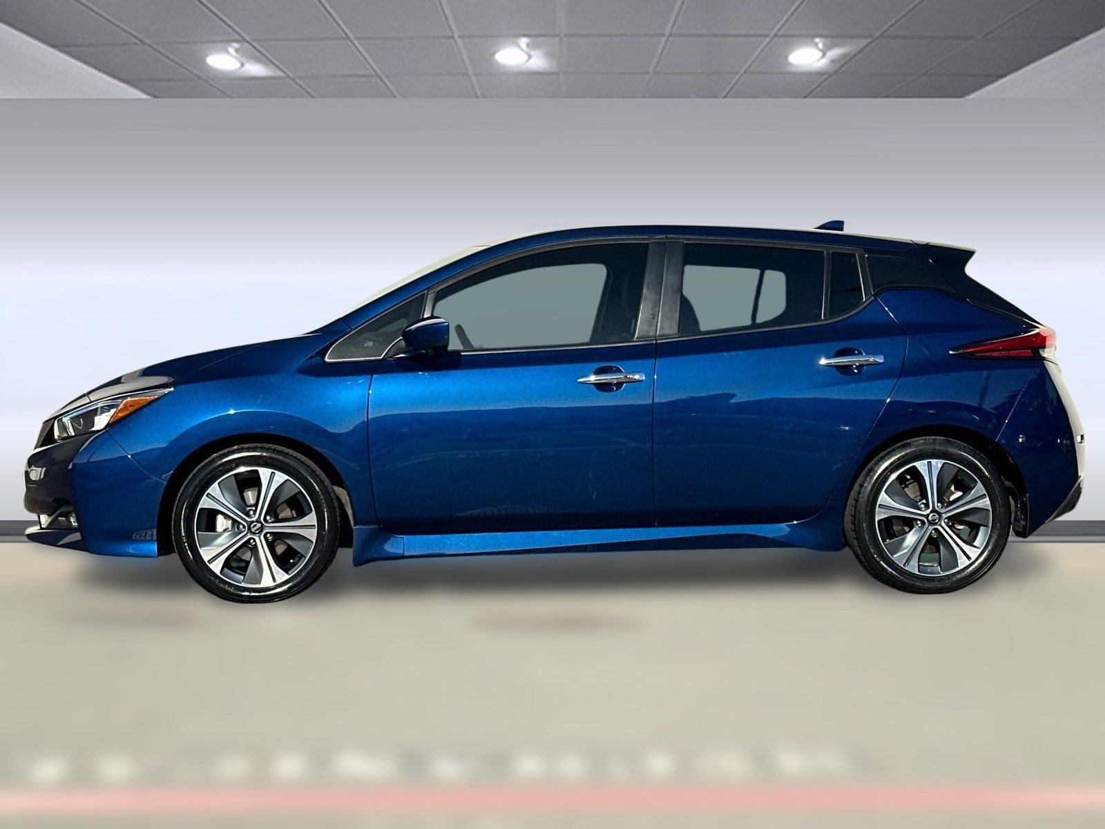 2020 Nissan Leaf SV photo 2