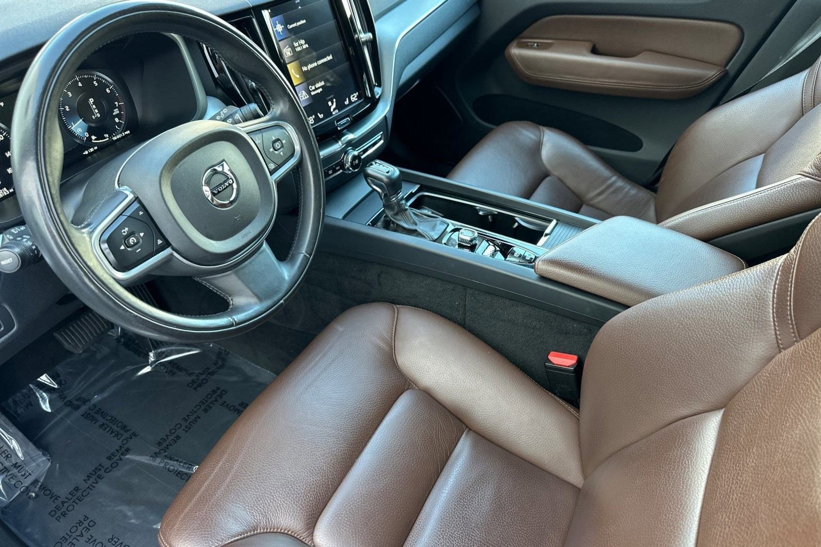 2018 Volvo XC60 T5 Momentum photo 4