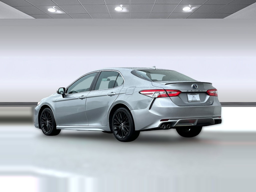 Used 2020 Toyota Camry Hybrid SE Sedan
