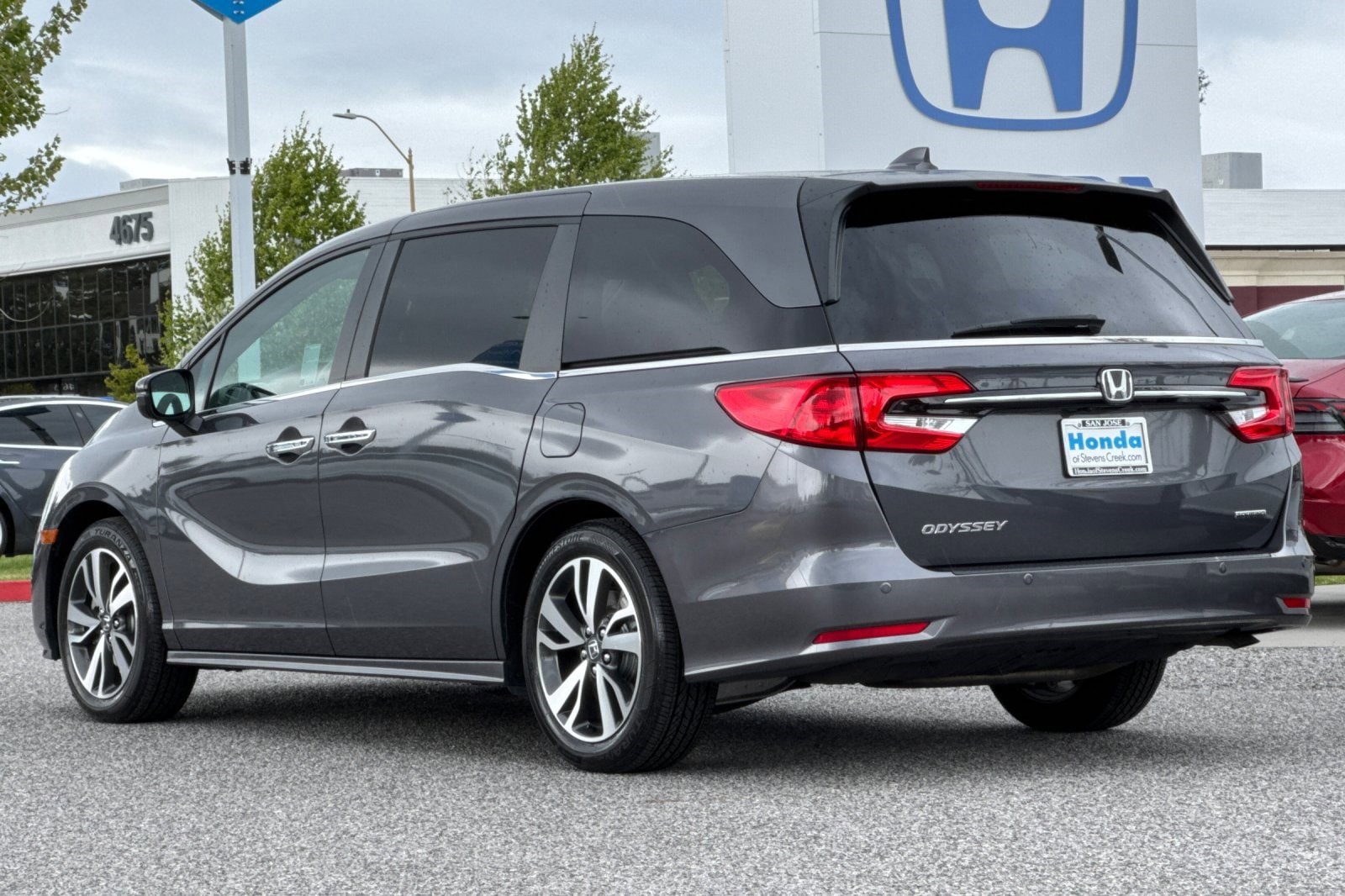 2023 Honda Odyssey Touring photo 2