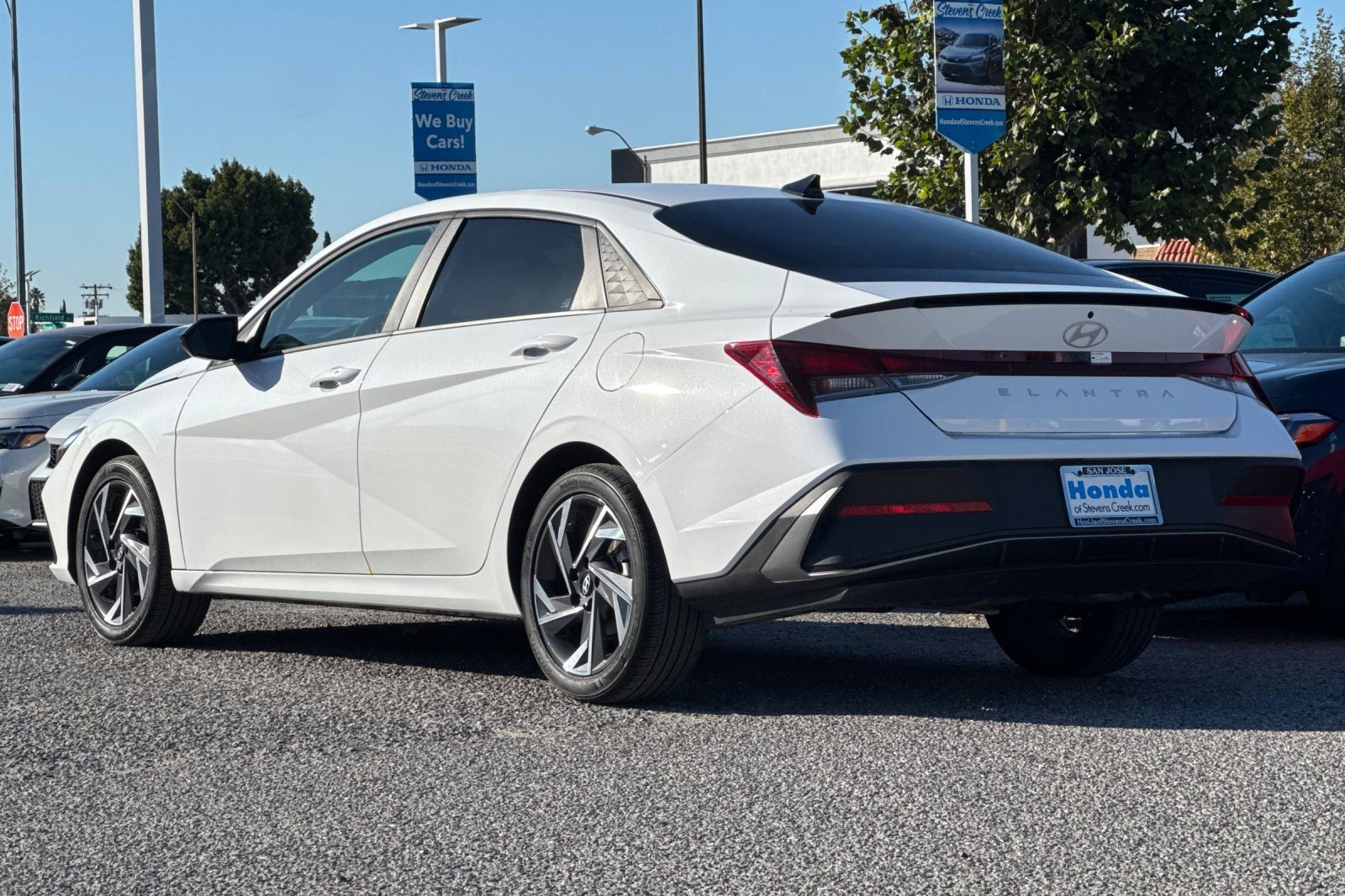 2025 Hyundai Elantra SEL Sport photo 3