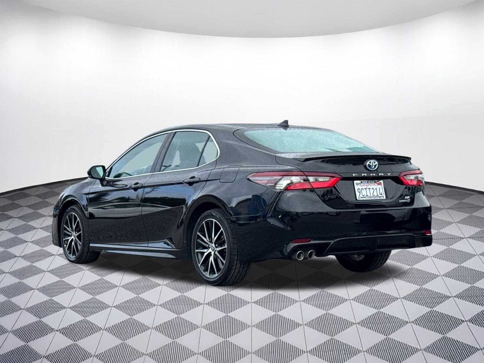 2022 Toyota Camry Hybrid SE photo 3