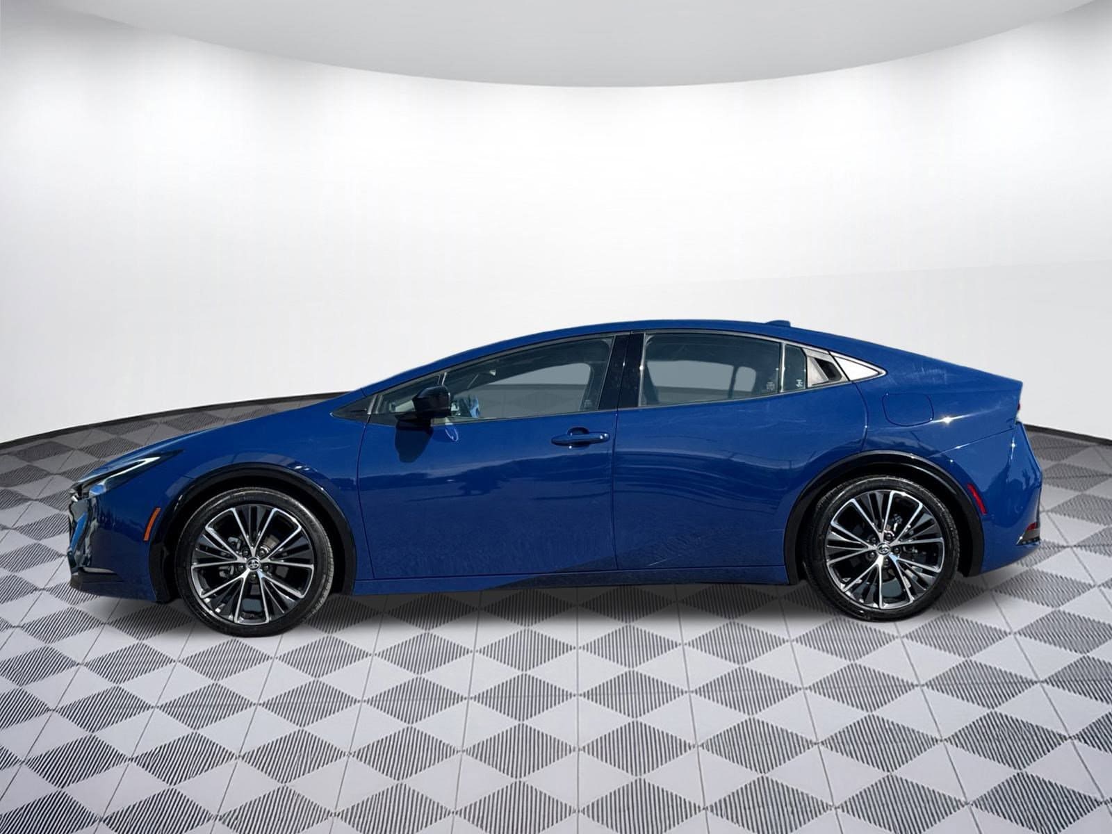 2023 Toyota Prius LE photo 2