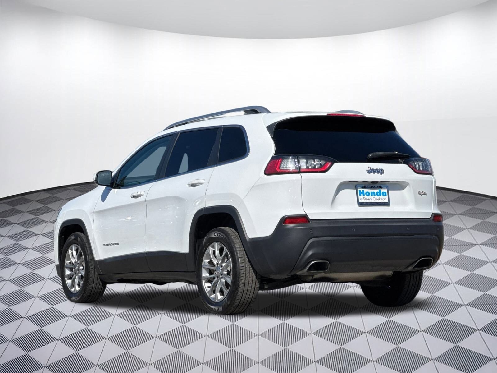2019 Jeep Cherokee Latitude photo 2