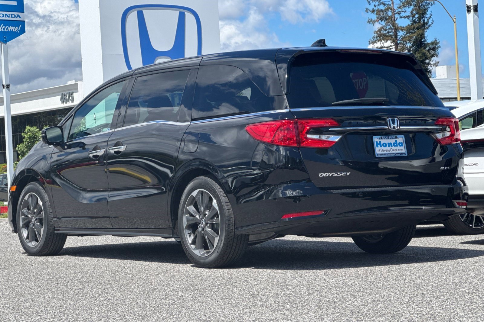 2024 Honda Odyssey Elite photo 2