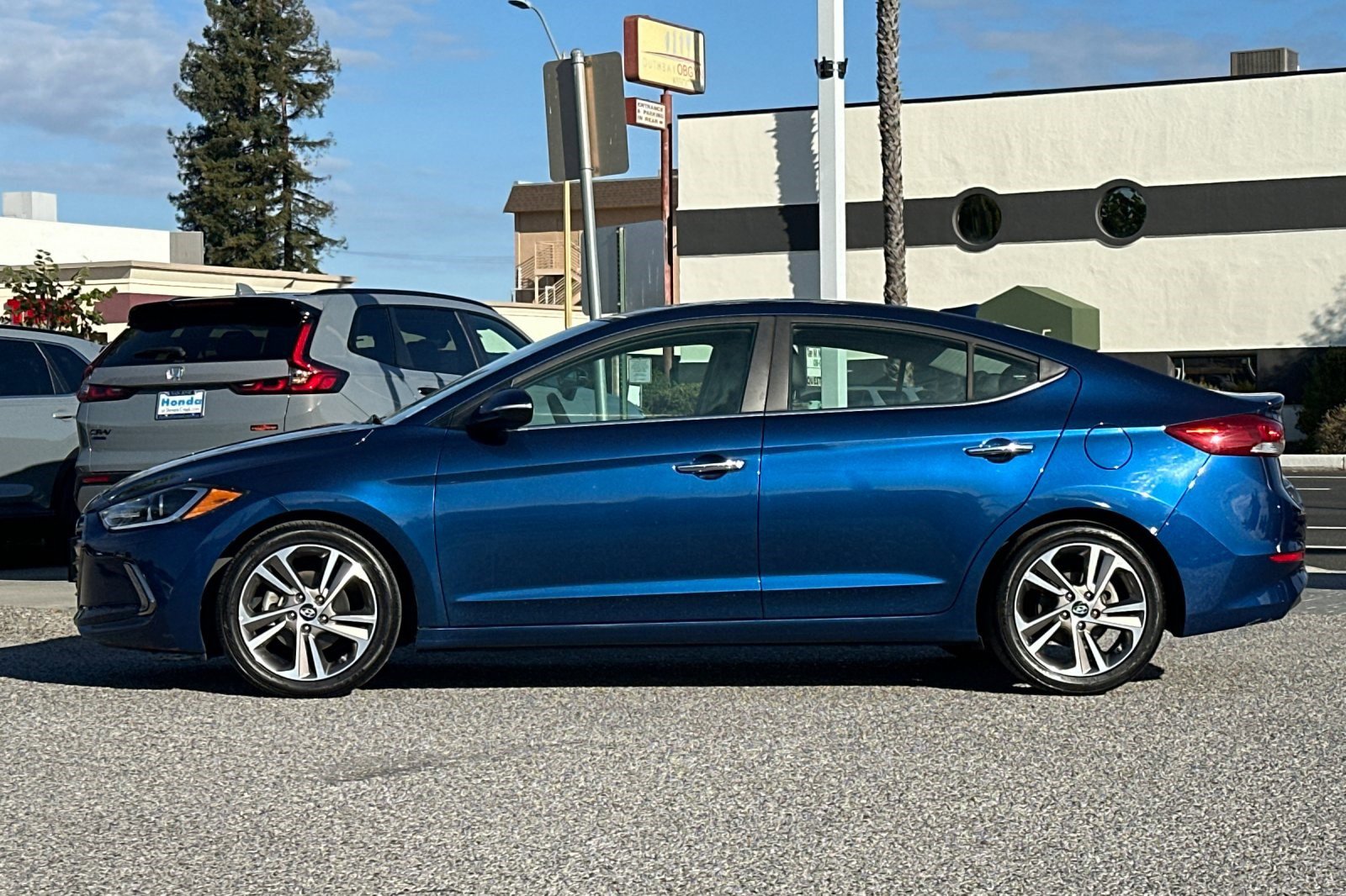 2017 Hyundai Elantra Limited photo 2