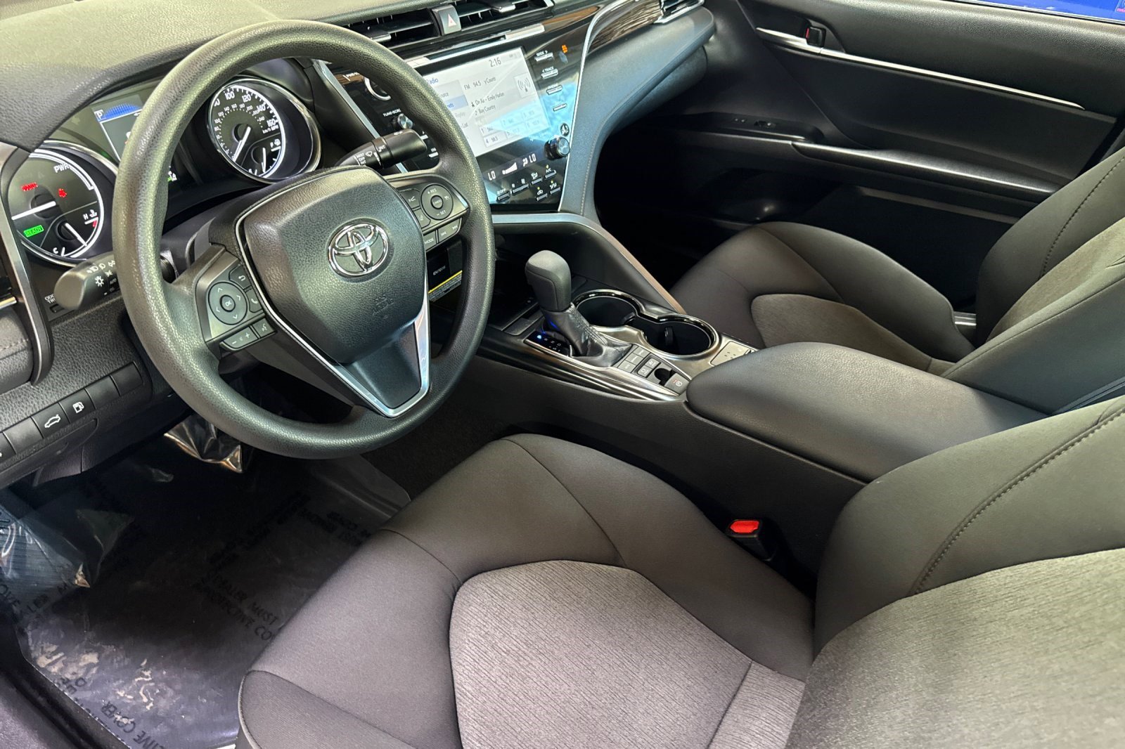 2018 Toyota Camry Hybrid LE photo 4