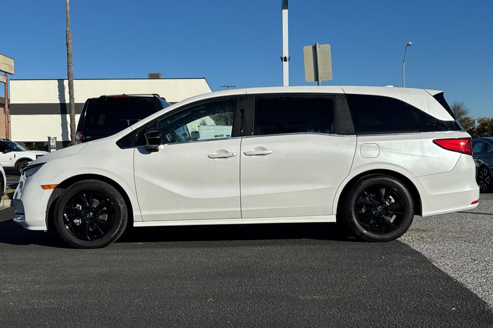2023 Honda Odyssey Sport photo 2