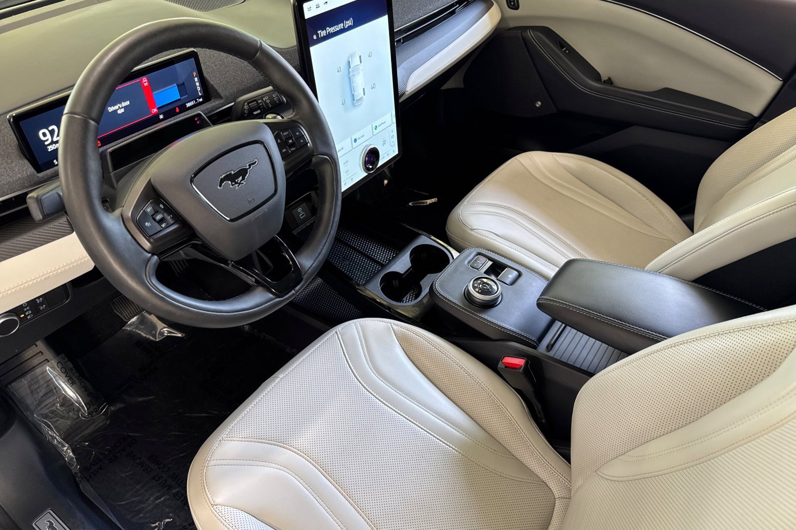 2021 Ford Mustang Mach-E Premium photo 4