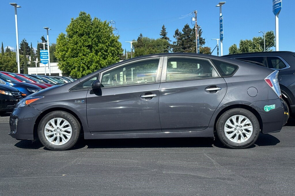 Used 2014 Toyota Prius Plug-in Advance Hatchback