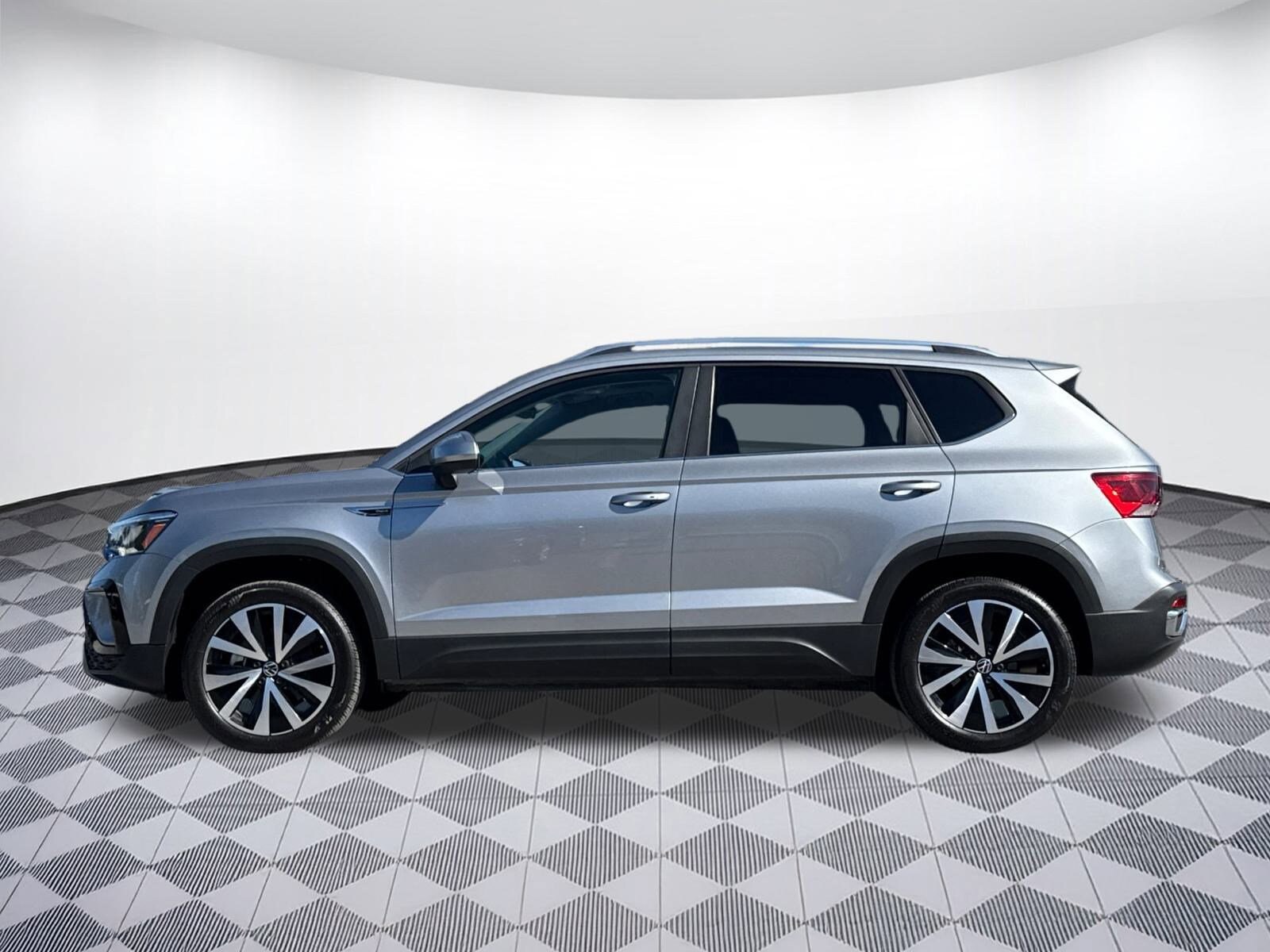 2023 Volkswagen Taos SE photo 2