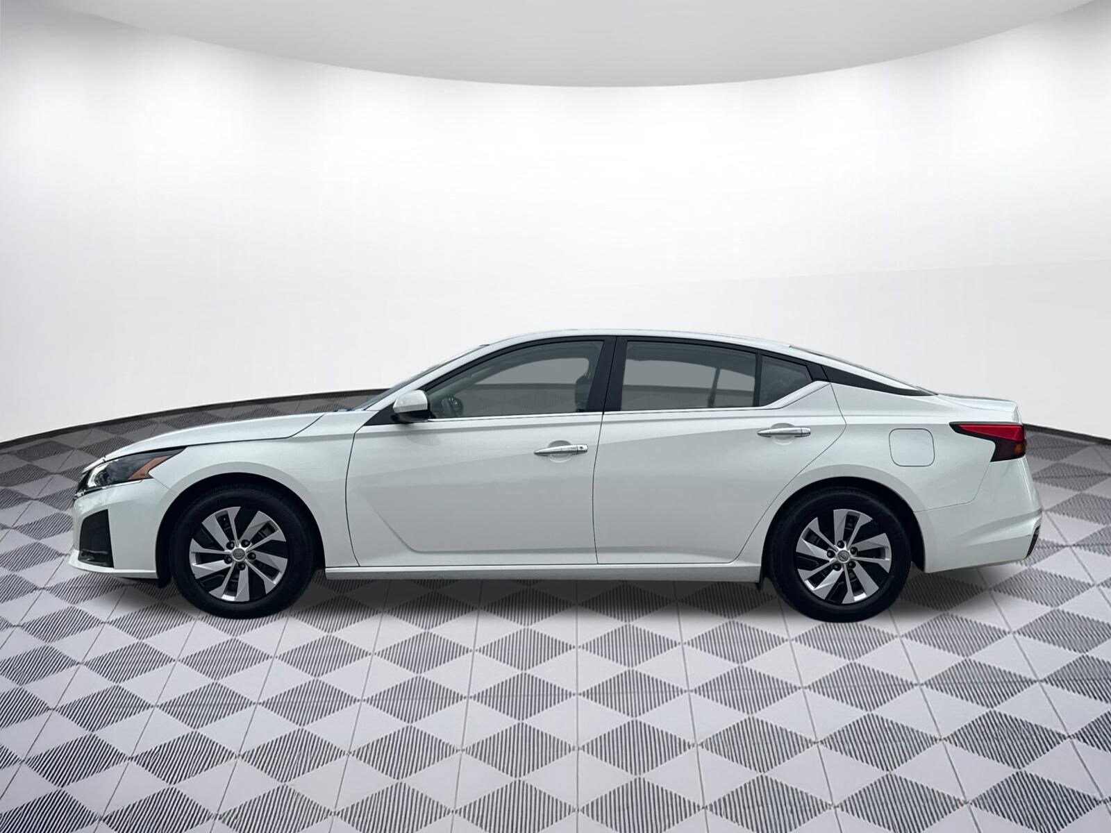 2023 Nissan Altima 2.5 S photo 2