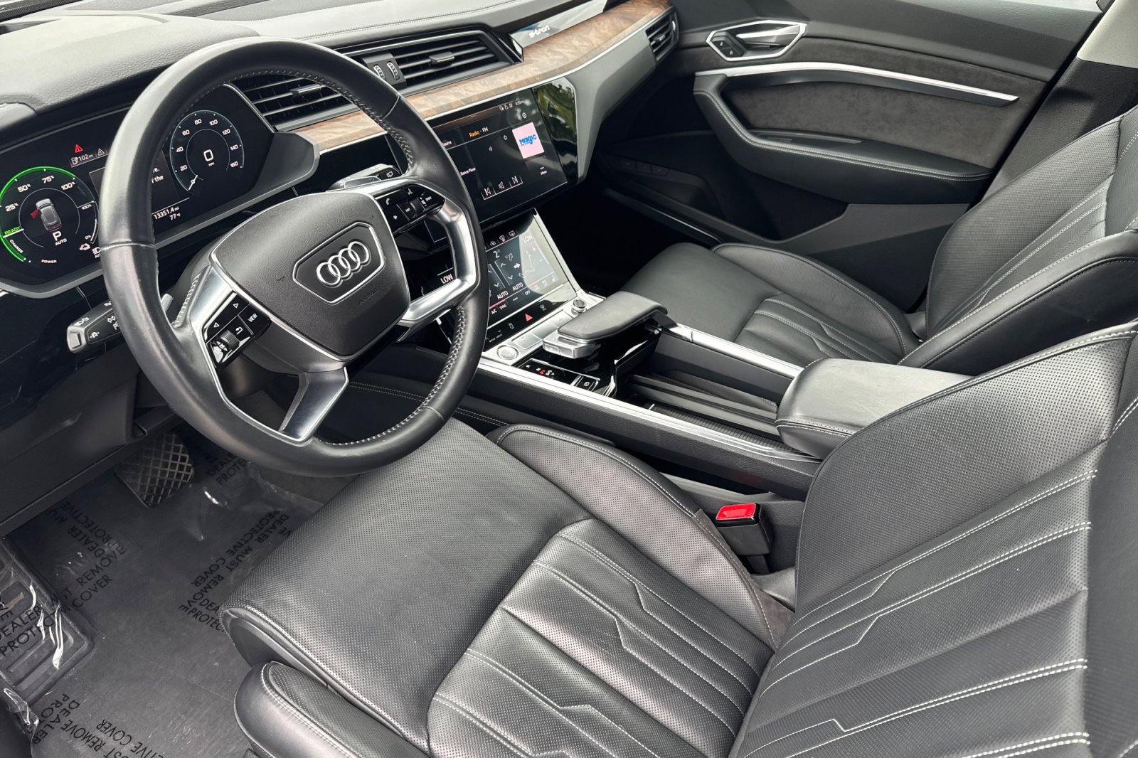 2019 Audi e-tron Premium Plus photo 4