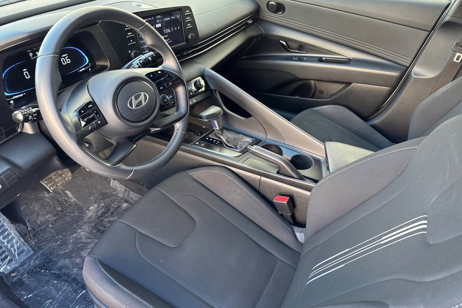 2025 Hyundai Elantra SEL Sport photo 4