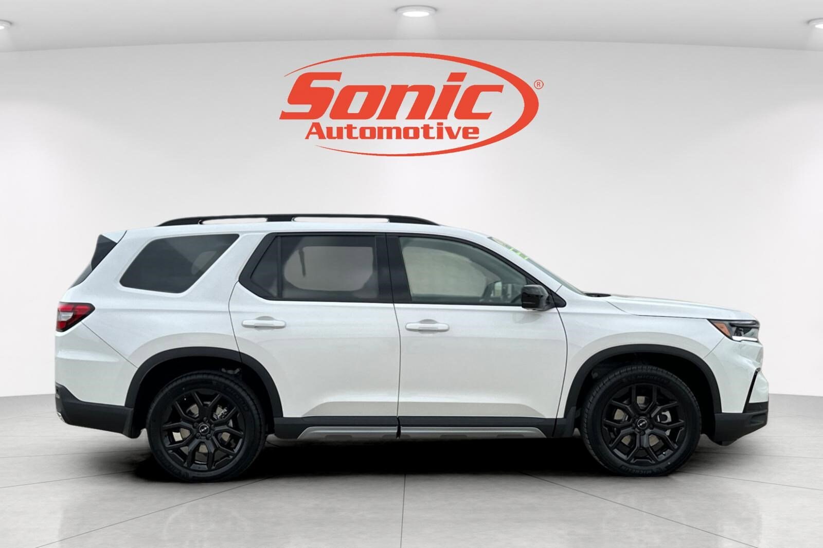 2025 Honda Pilot Black Edition photo 3