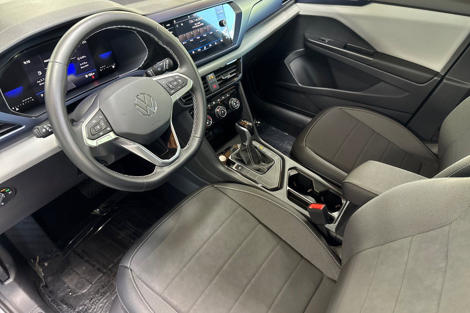 2023 Volkswagen Taos SE photo 4